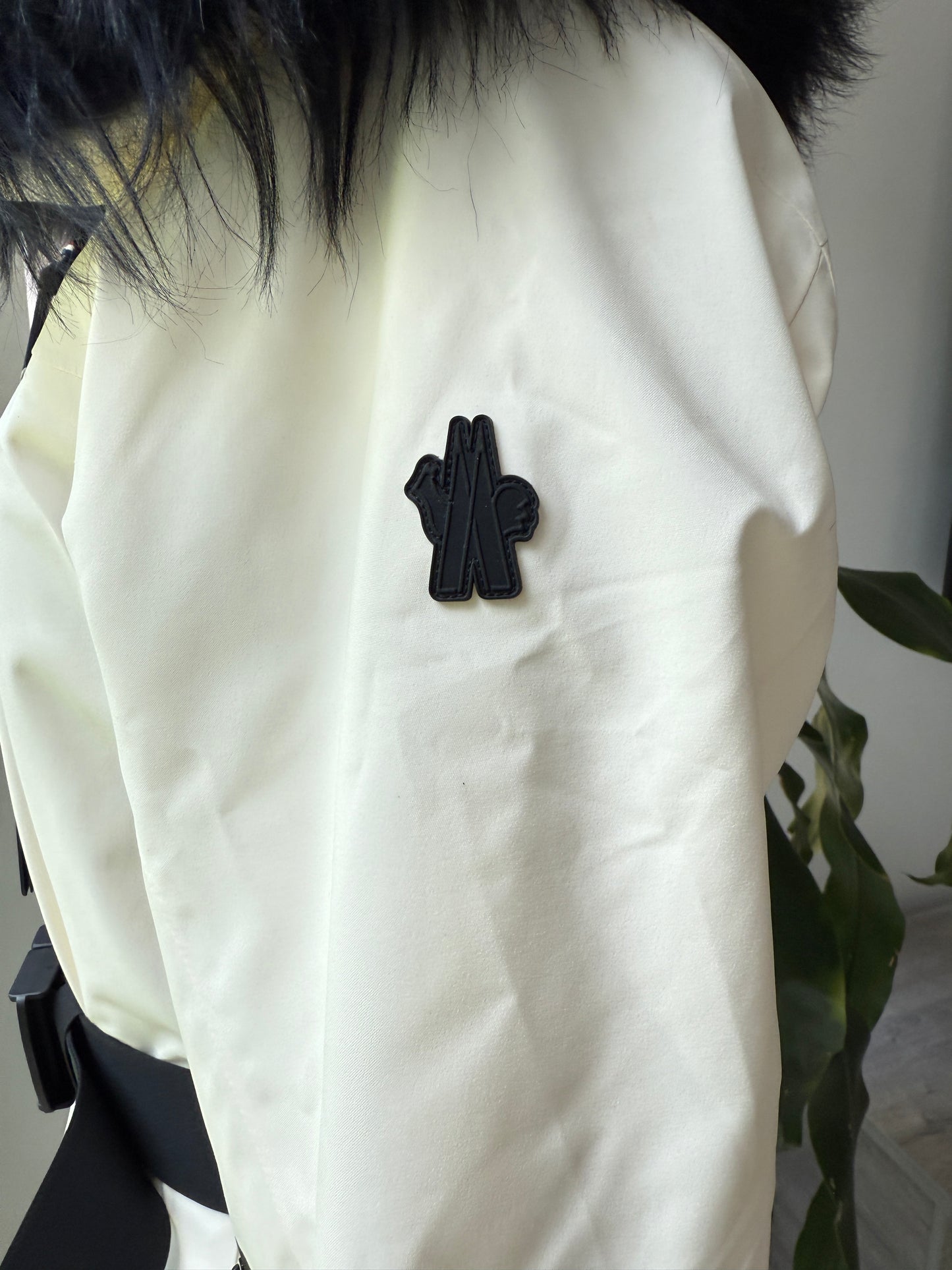 Moncler Grenoble Vizelle Off-White Ivory Lamb Detachable Fur Down Puffer Apres Ski Jacket Black Belted