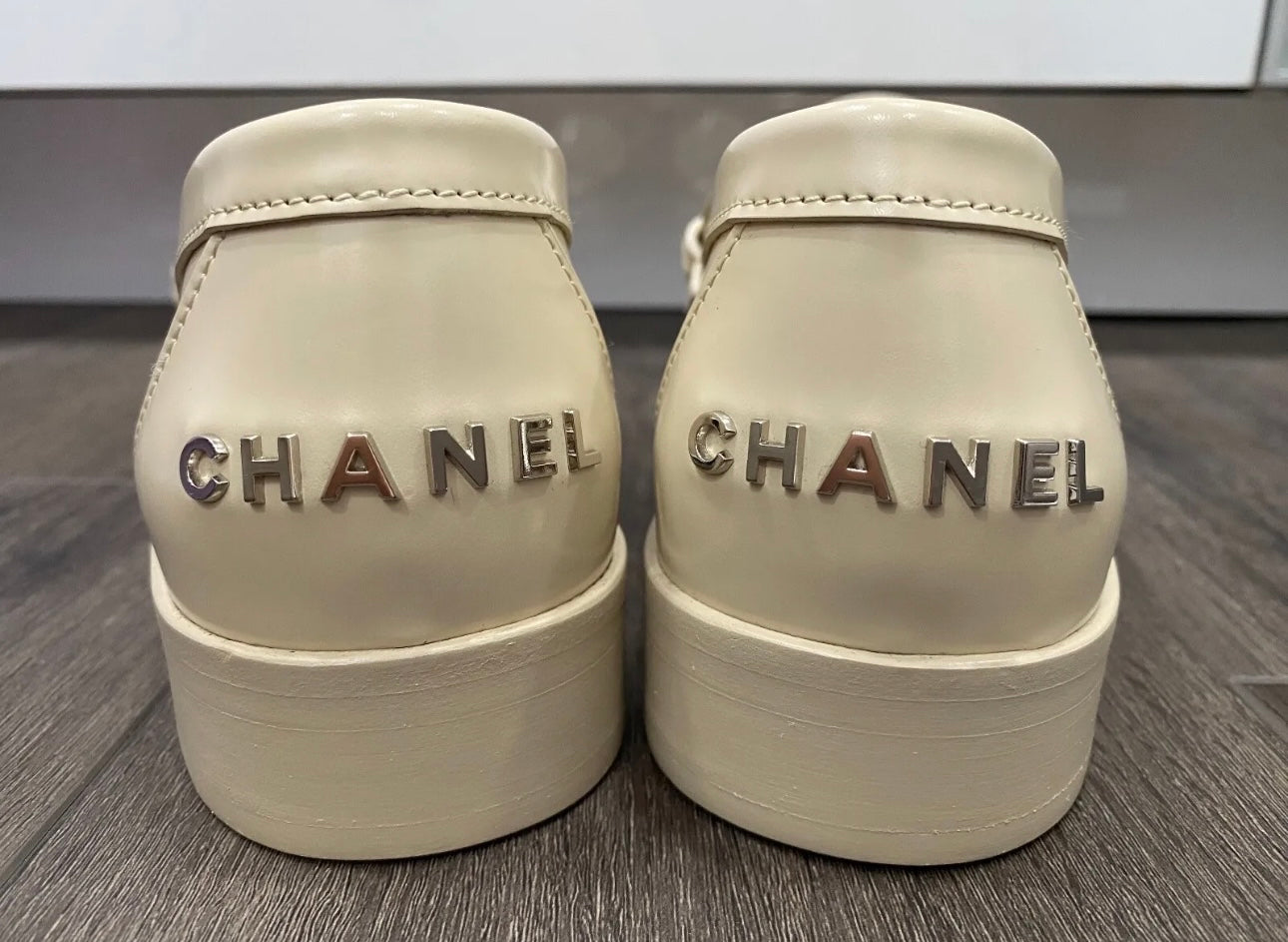 CHANEL IVORY SHINY LEATHER LOAFERS OXFORD SHOES