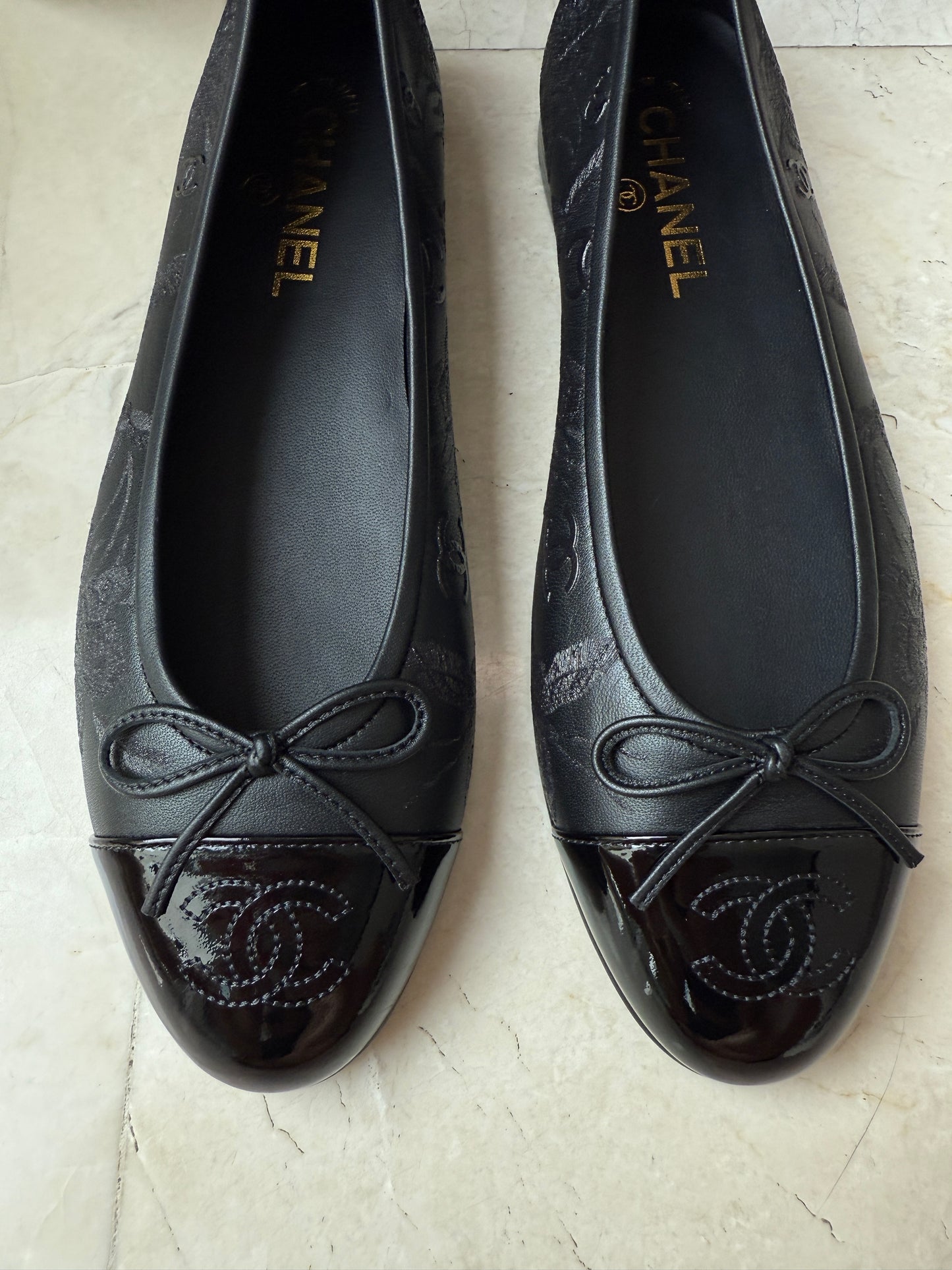 CHANEL CC LOGO STAMPED EMBOSSED CAMELLIA BLACK LEATHER BALLET BALLERINA FLATS SHOES