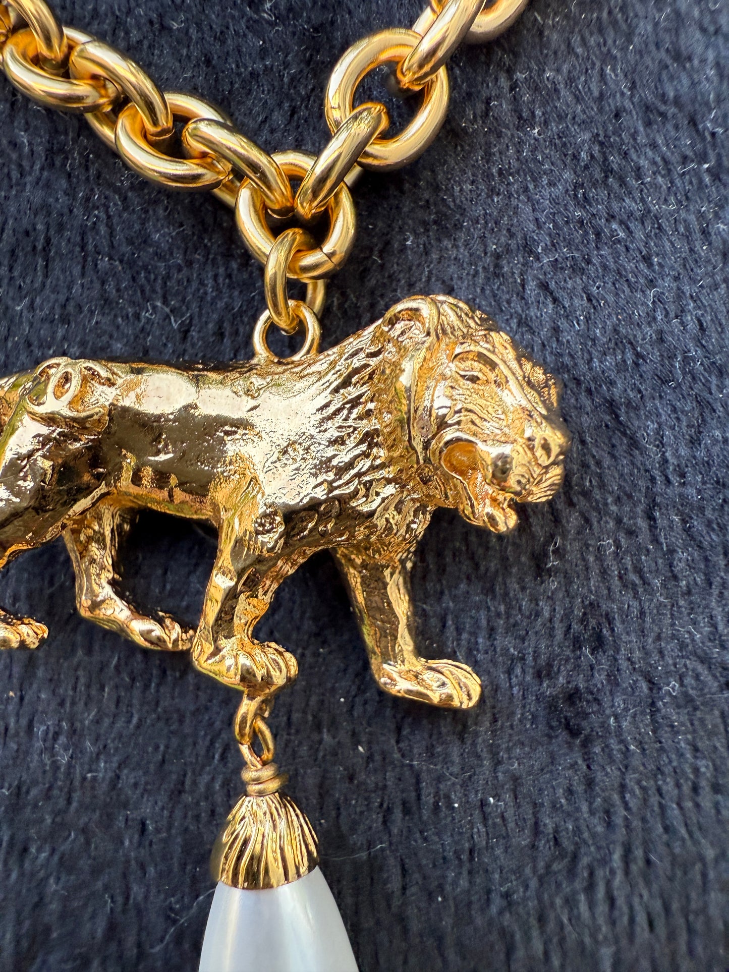 CHANEL 22A GOLD TONE LARGE CC LOGO PENDANT LION PEARL DROP CHARM CHAIN NECKLACE RUNWAY