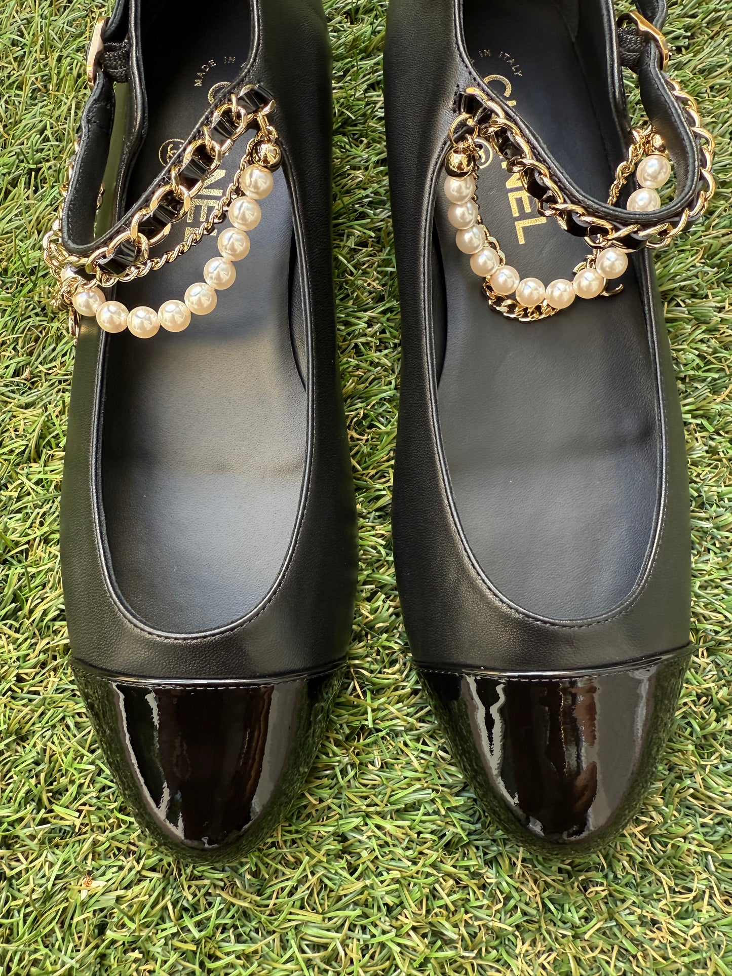 CHANEL CC LOGO BLACK LEATHER MARY-JANE BALLET FLAT SHOES PATENT CAP TOE PEARLS CHAIN ANKLE STRAP