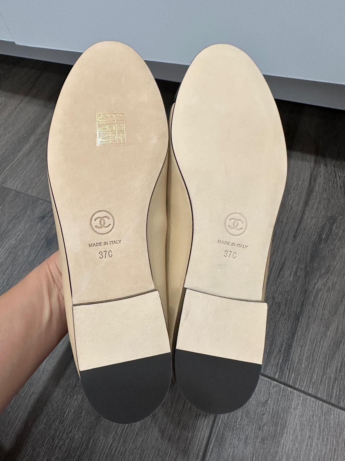 CHANEL CC LOGO BEIGE & BLACK LEATHER BALLET BALLERINA FLATS SHOES CLASSIC CAP TOE