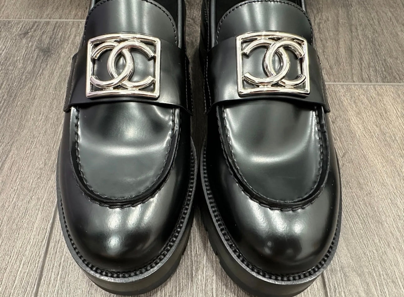 2023 CHANEL BLACK LEATHER METAL CC LOAFERS OXFORD SHOES MOCCASINS