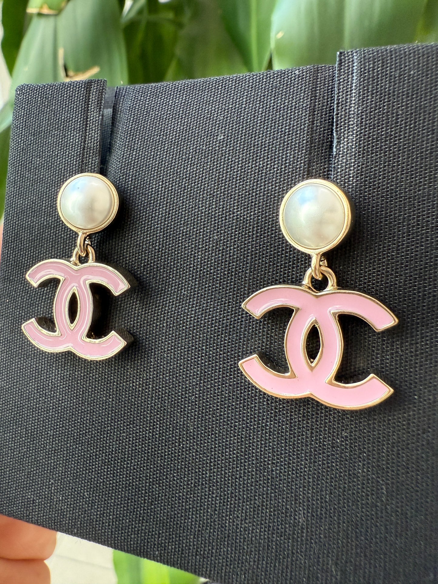 Chanel 25P CC Logo Pink Metal Resin Gold Tone Stud Pearl Pendant Earrings Small