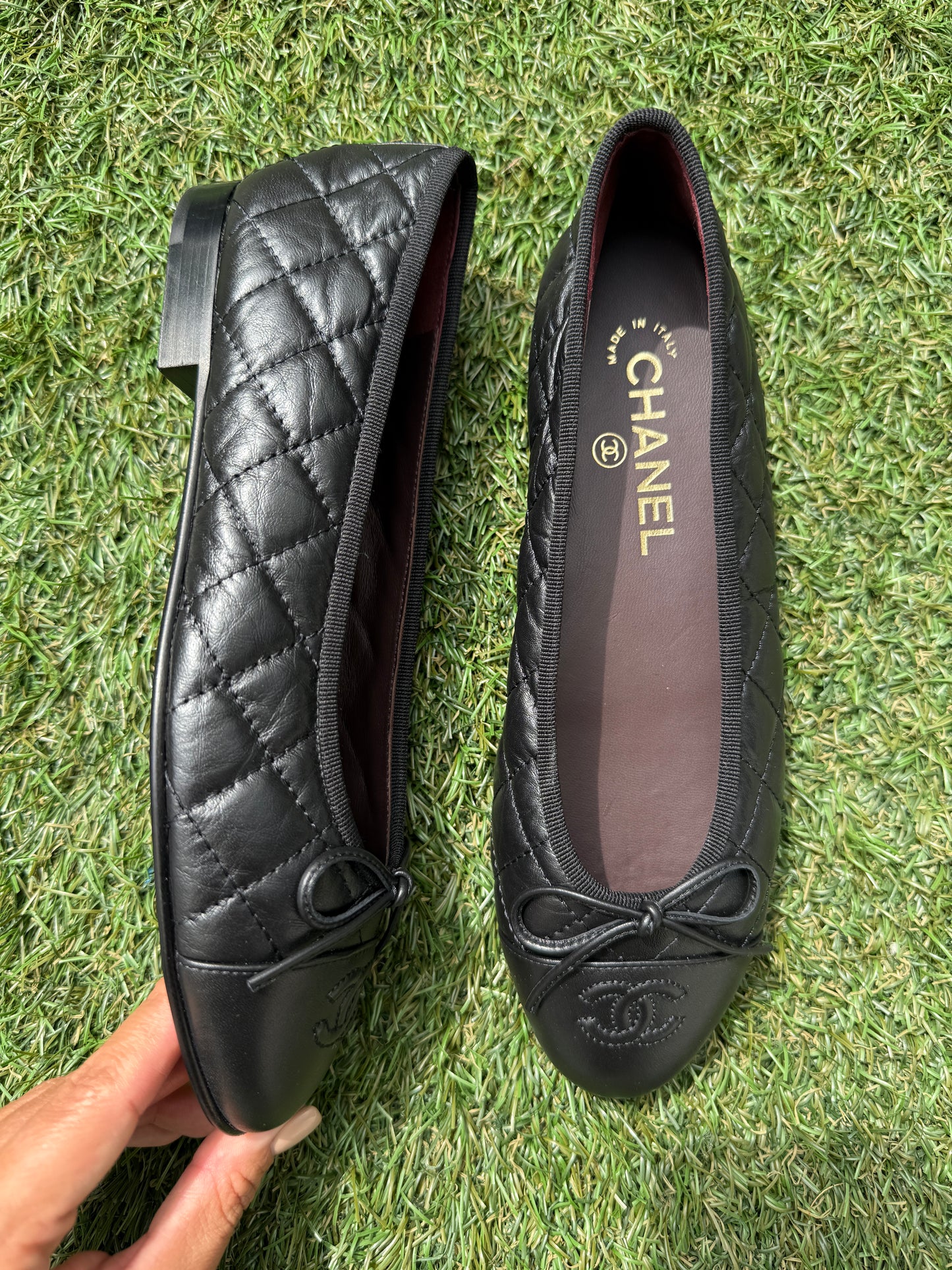 CHANEL CC LOGO BLACK QUILTED LEATHER BALLET BALLERINA FLATS SHOES CAP TOE