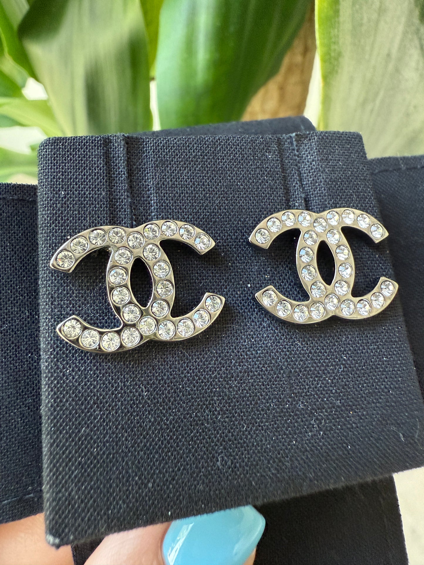 2017K CHANEL CLASSIC DARK SILVER RUTHENIUM GUNMETAL CC LOGO EARRINGS WHITE CRYSTALS STUDS