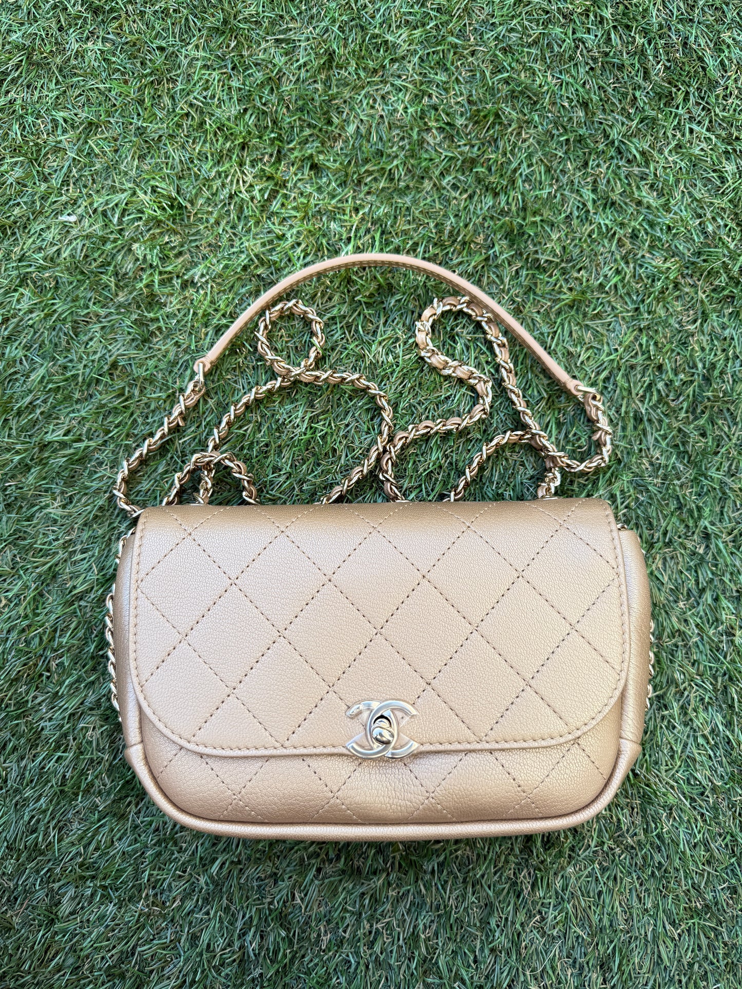 CHANEL GOLD IRIDESCENT GOATSKIN LEATHER CROSSBODY MESSENGER MINI FLAP BAG GHW