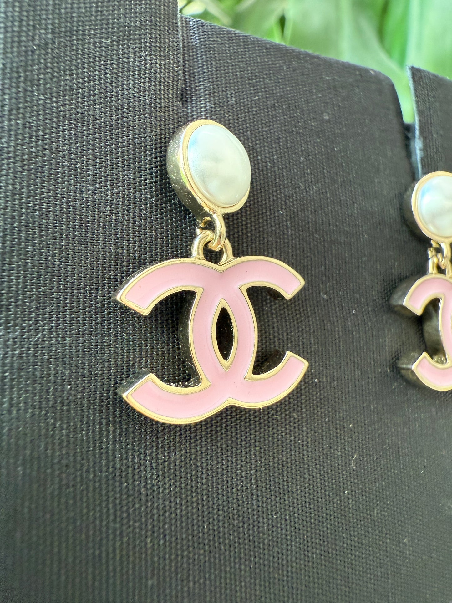 Chanel 25P CC Logo Pink Metal Resin Gold Tone Stud Pearl Pendant Earrings Small
