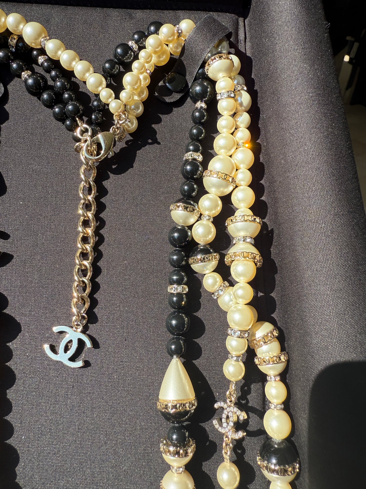 CHANEL 2021A GOLD TONE CC LOGO WHITE/BLACK PEARLS CRYSTAL BALLS TRIPLE LONG NECKLACE