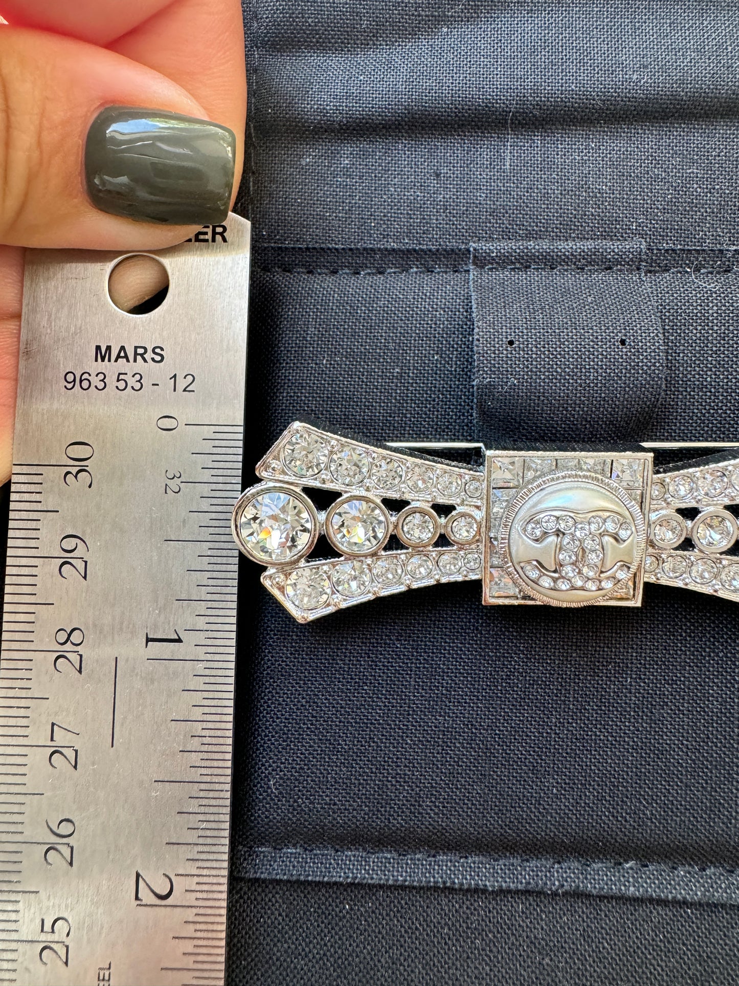 CHANEL 23S SILVER TONE BOW LARGE PEARL CC LOGO CRYSTAL CRYSTALS BROOCH PIN