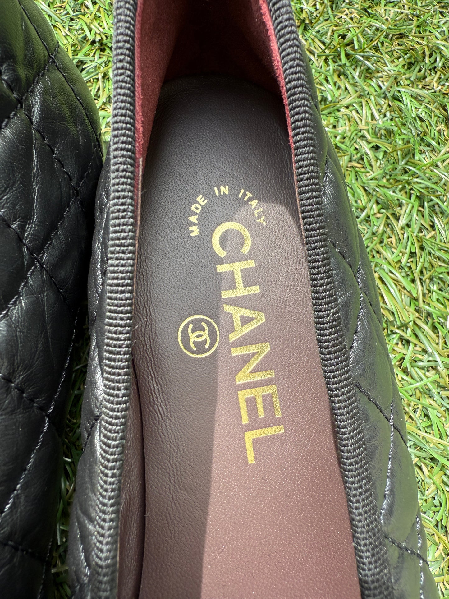 CHANEL CC LOGO BLACK QUILTED LEATHER BALLET BALLERINA FLATS SHOES CAP TOE
