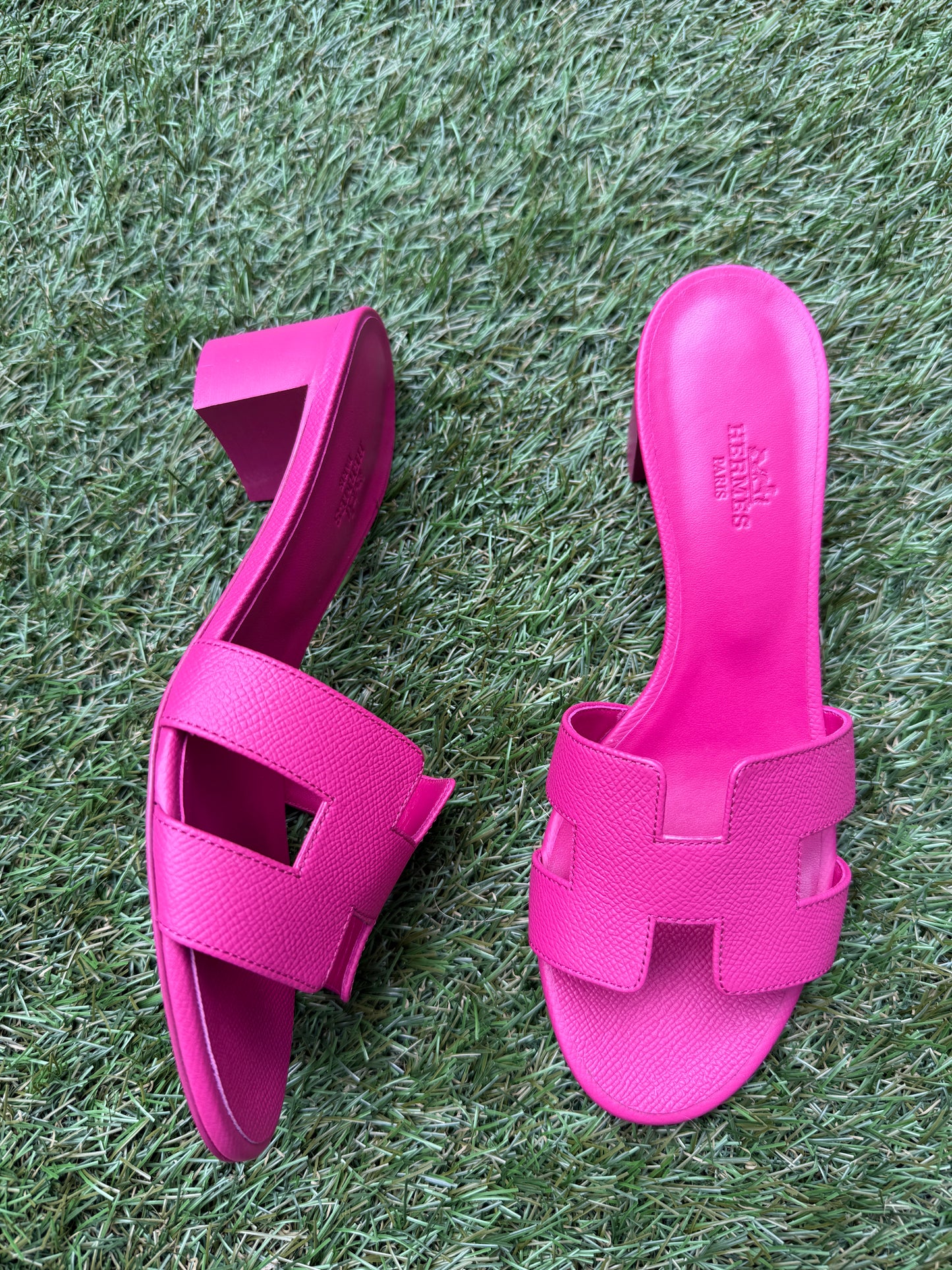 Hermes Oasis Rose Bougainvillier Fuchsia Pink Epsom Calfskin Sandals Slides Mules
