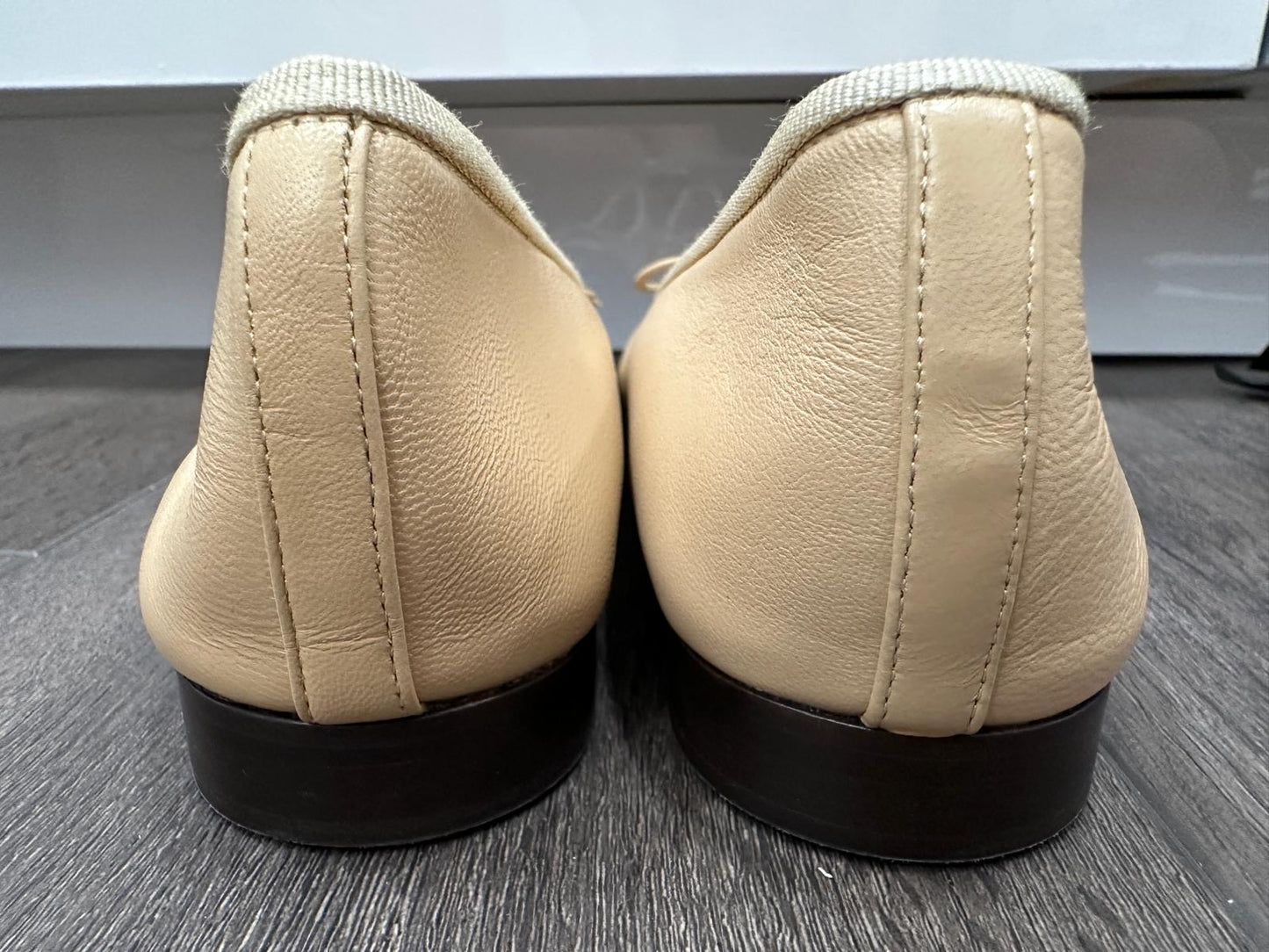 CHANEL CC LOGO BEIGE & BLACK LEATHER BALLET BALLERINA FLATS SHOES CLASSIC CAP TOE