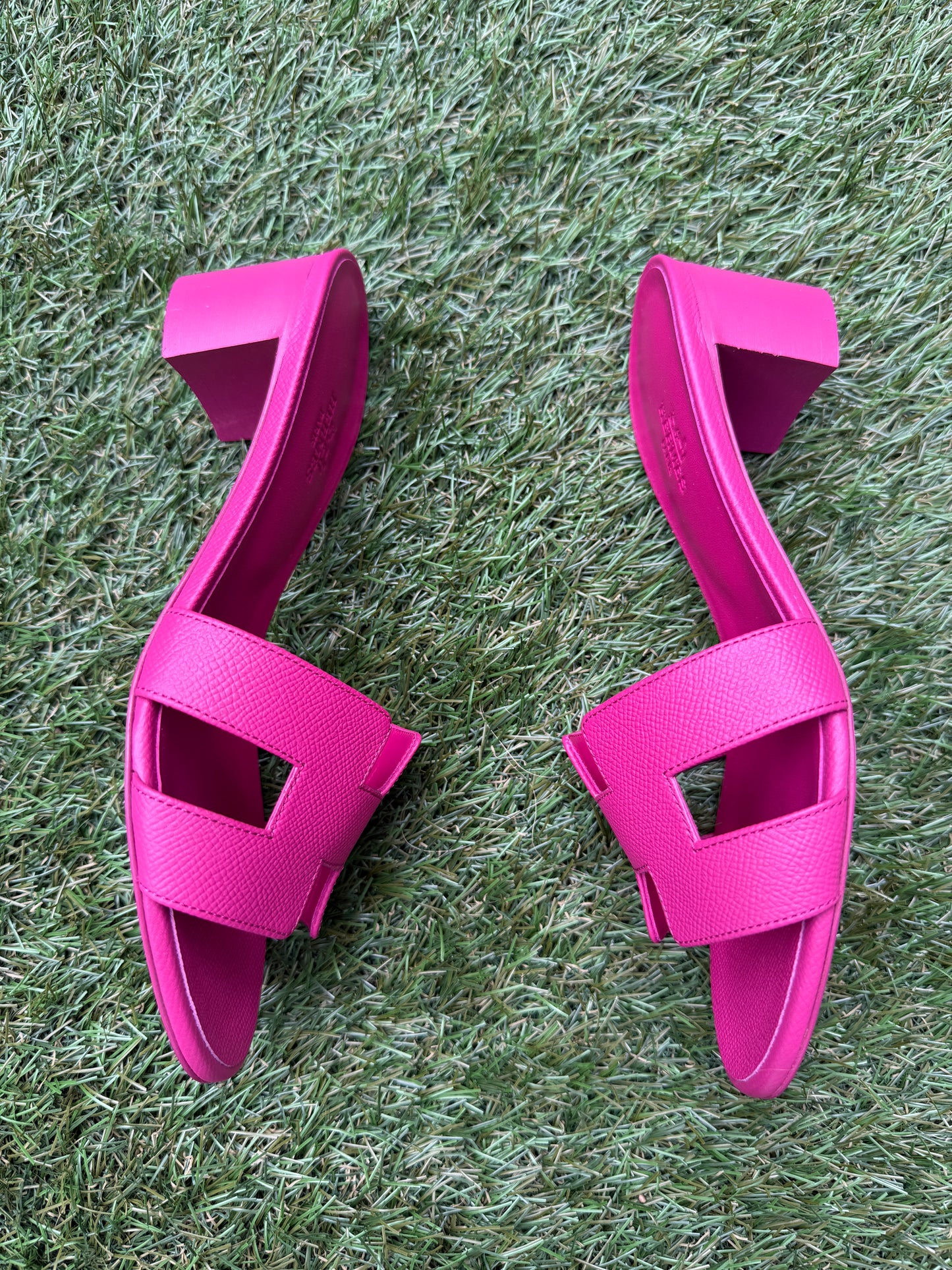 Hermes Oasis Rose Bougainvillier Fuchsia Pink Epsom Calfskin Sandals Slides Mules