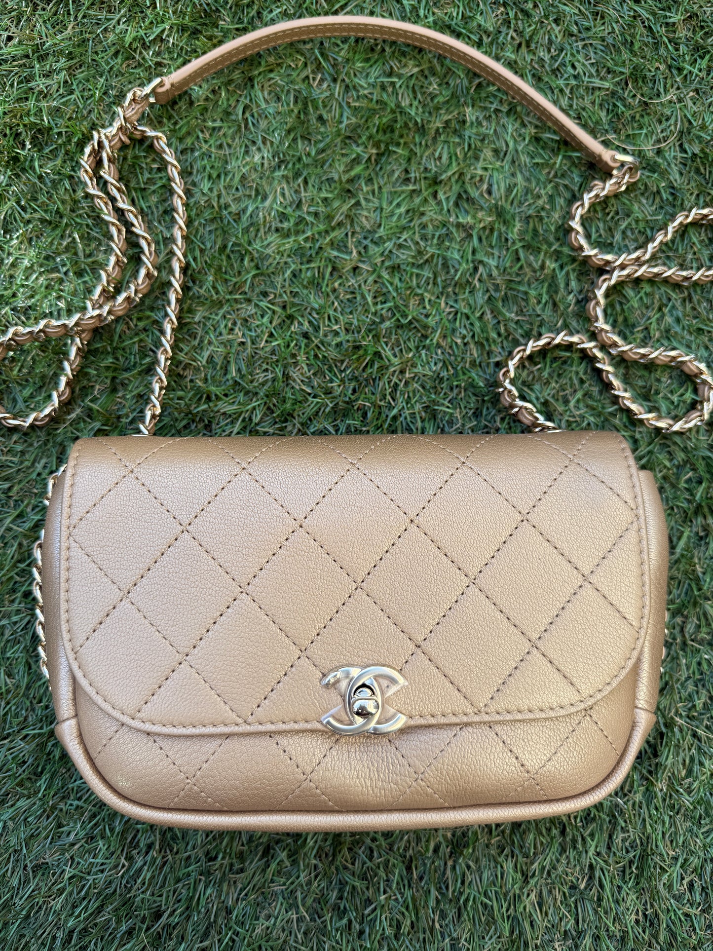 CHANEL GOLD IRIDESCENT GOATSKIN LEATHER CROSSBODY MESSENGER MINI FLAP BAG GHW