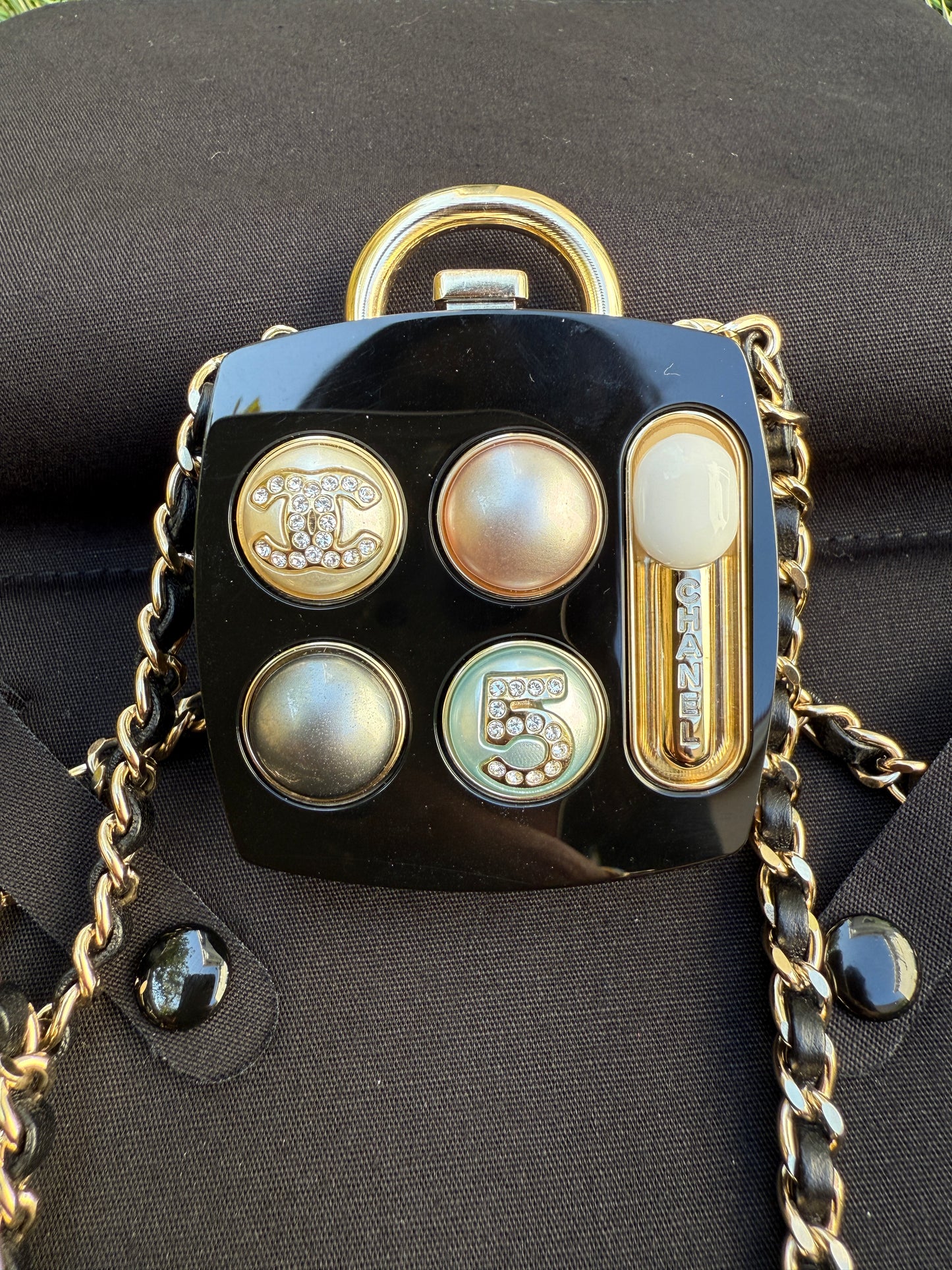 $3.5K CHANEL 2023S GOLD METAL & RESIN COMPACT POWDER COSMETIC PENDANT CHARM BLACK CHAIN NECKLACE