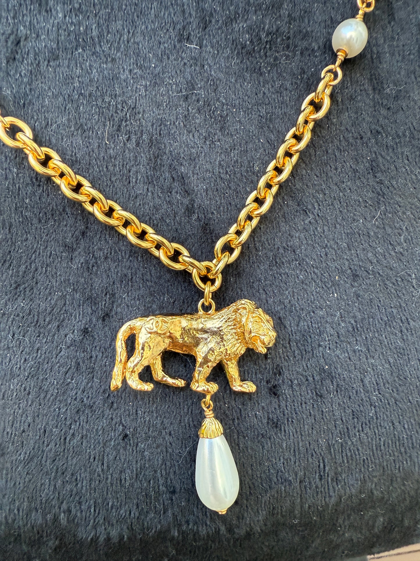 CHANEL 22A GOLD TONE LARGE CC LOGO PENDANT LION PEARL DROP CHARM CHAIN NECKLACE RUNWAY