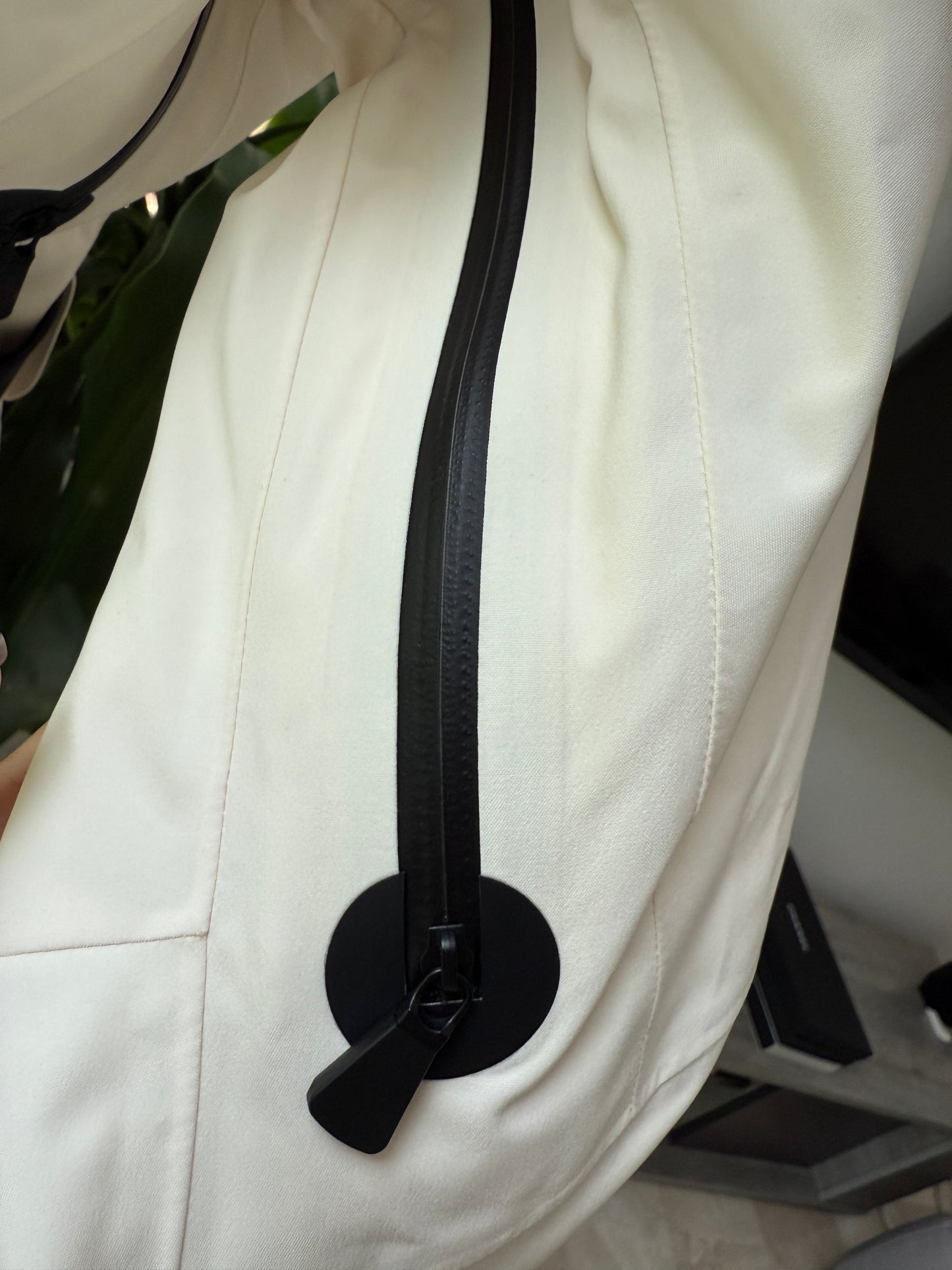 Moncler Grenoble Vizelle Off-White Ivory Lamb Detachable Fur Down Puffer Apres Ski Jacket Black Belted