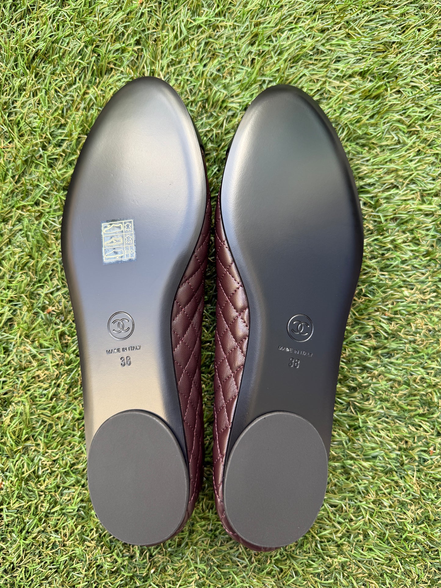 2025 CHANEL CC LOGO BURGUNDY BROWN LEATHER MARYJANE BALLET BALLERINA FLATS SHOES GOLD BUCKLE QUILTED CAP TOE
