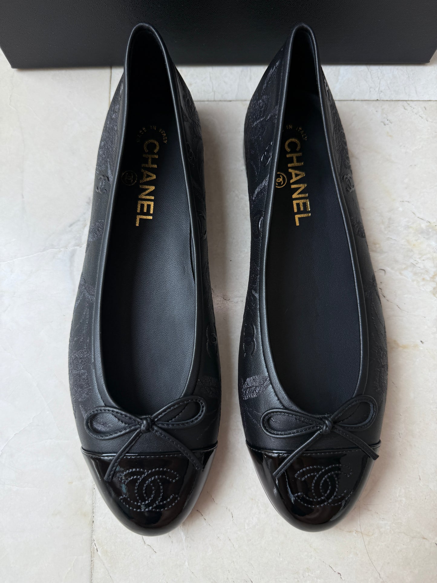 CHANEL CC LOGO STAMPED EMBOSSED CAMELLIA BLACK LEATHER BALLET BALLERINA FLATS SHOES