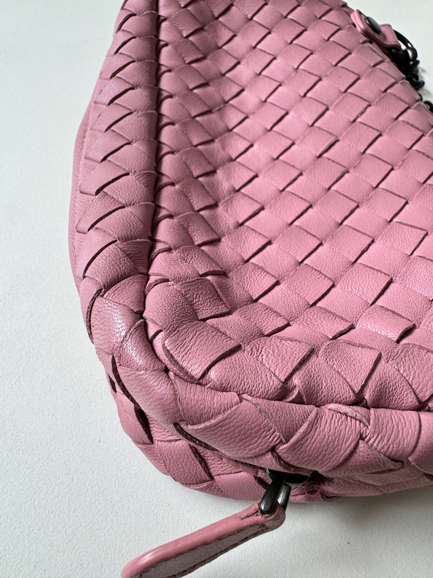 BOTTEGA VENETA INTRECCIATO MINI LEATHER CROSS-BODY BAG IN DUSTY PINK PRE-OWNED