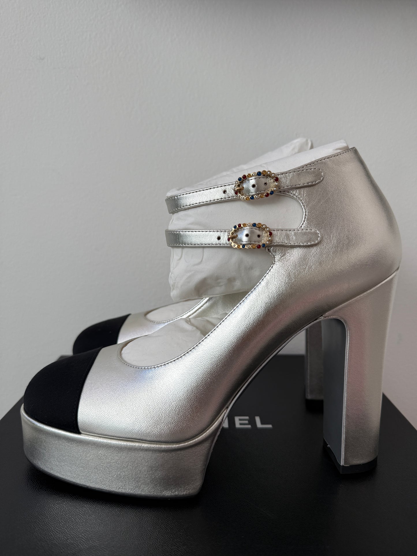 2025 CHANEL BLACK CC LOGO CAPTOE SILVER LEATHER MARYJANE HEELS PLATFORM PUPMS