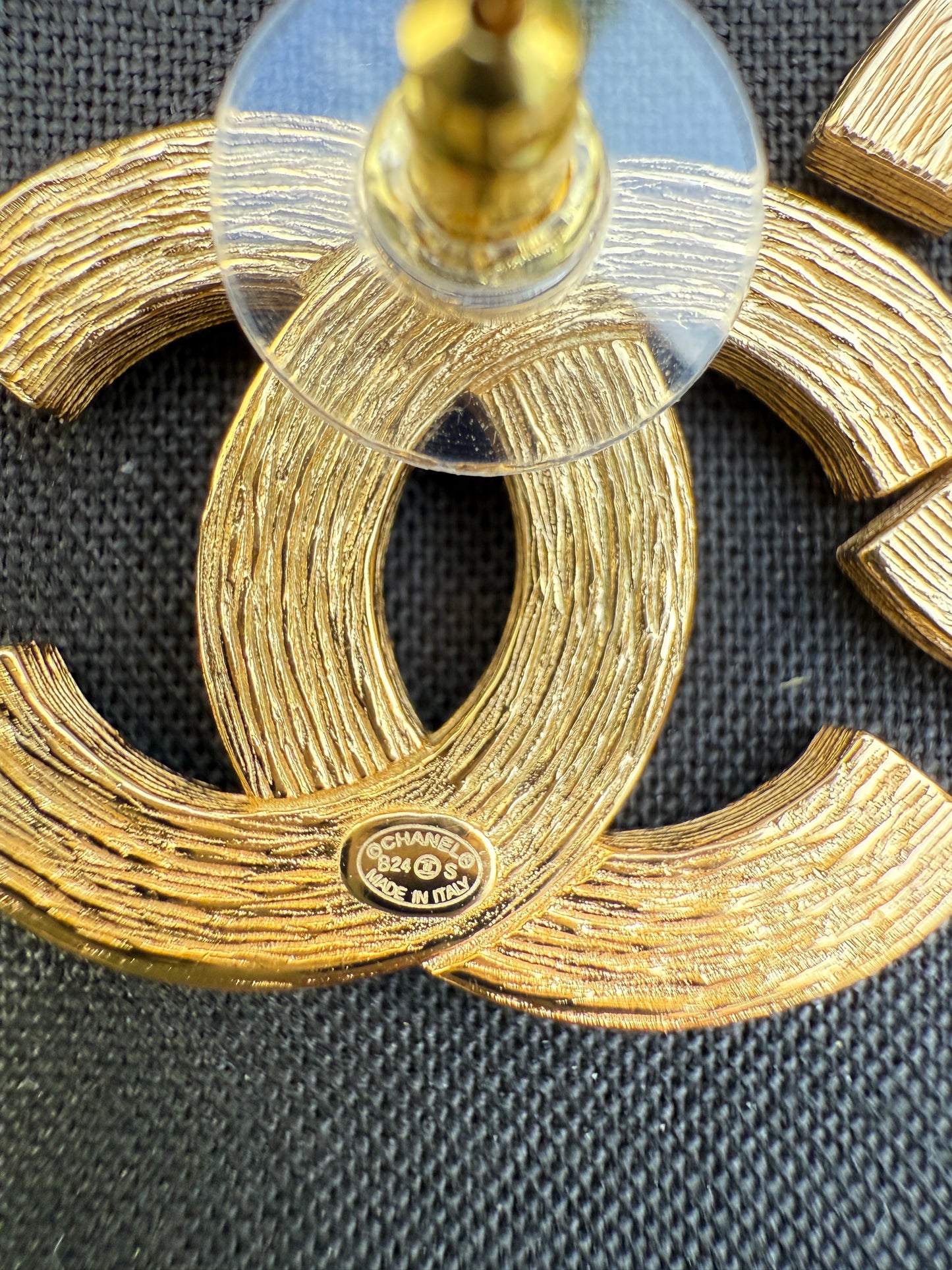 CHANEL 24S BRUSHED DORE GOLD TONE CC LOGO BAGUETTE CRYSTALS STUDS EARRINGS