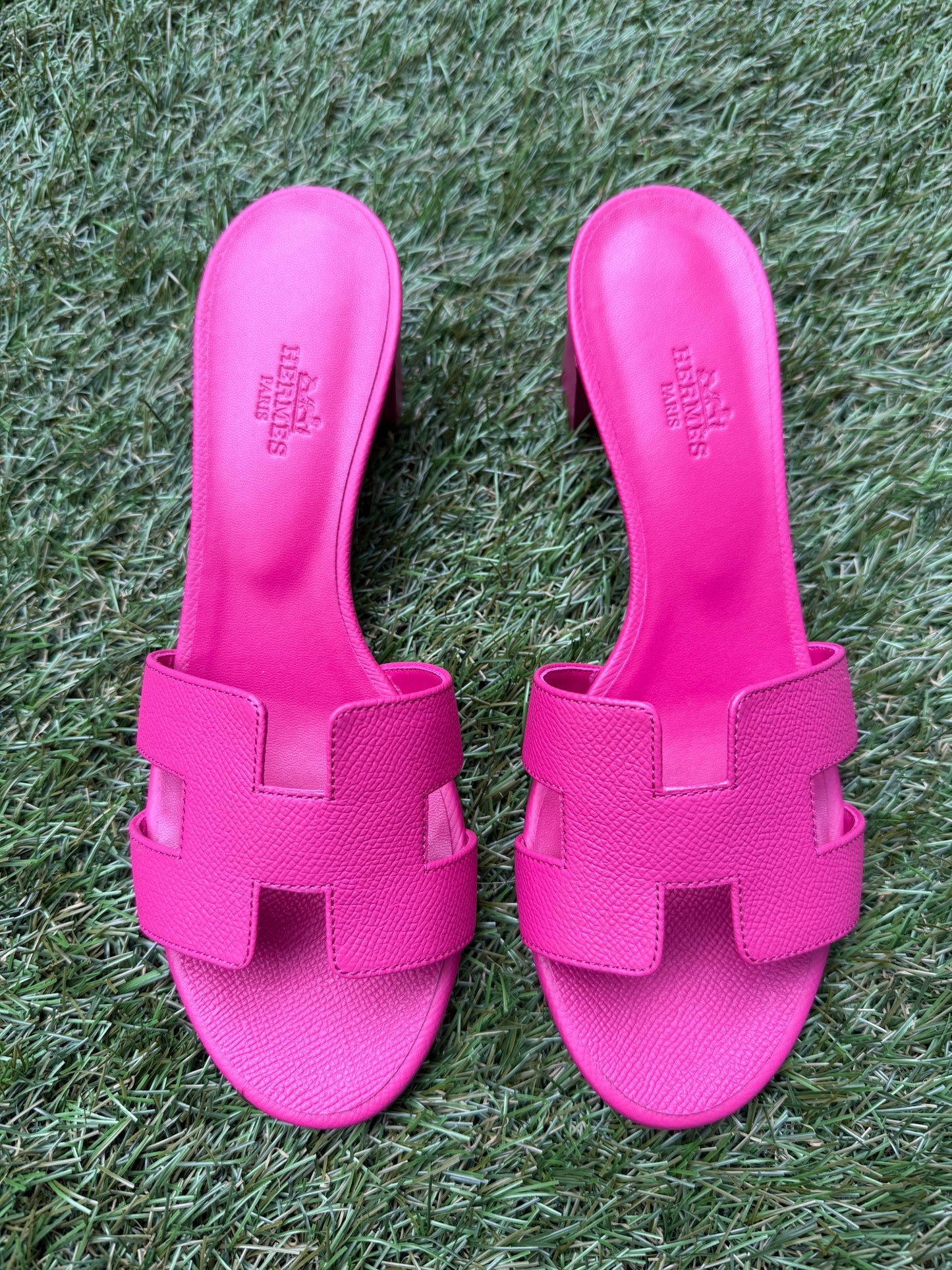 Hermes Oasis Rose Bougainvillier Fuchsia Pink Epsom Calfskin Sandals Slides Mules