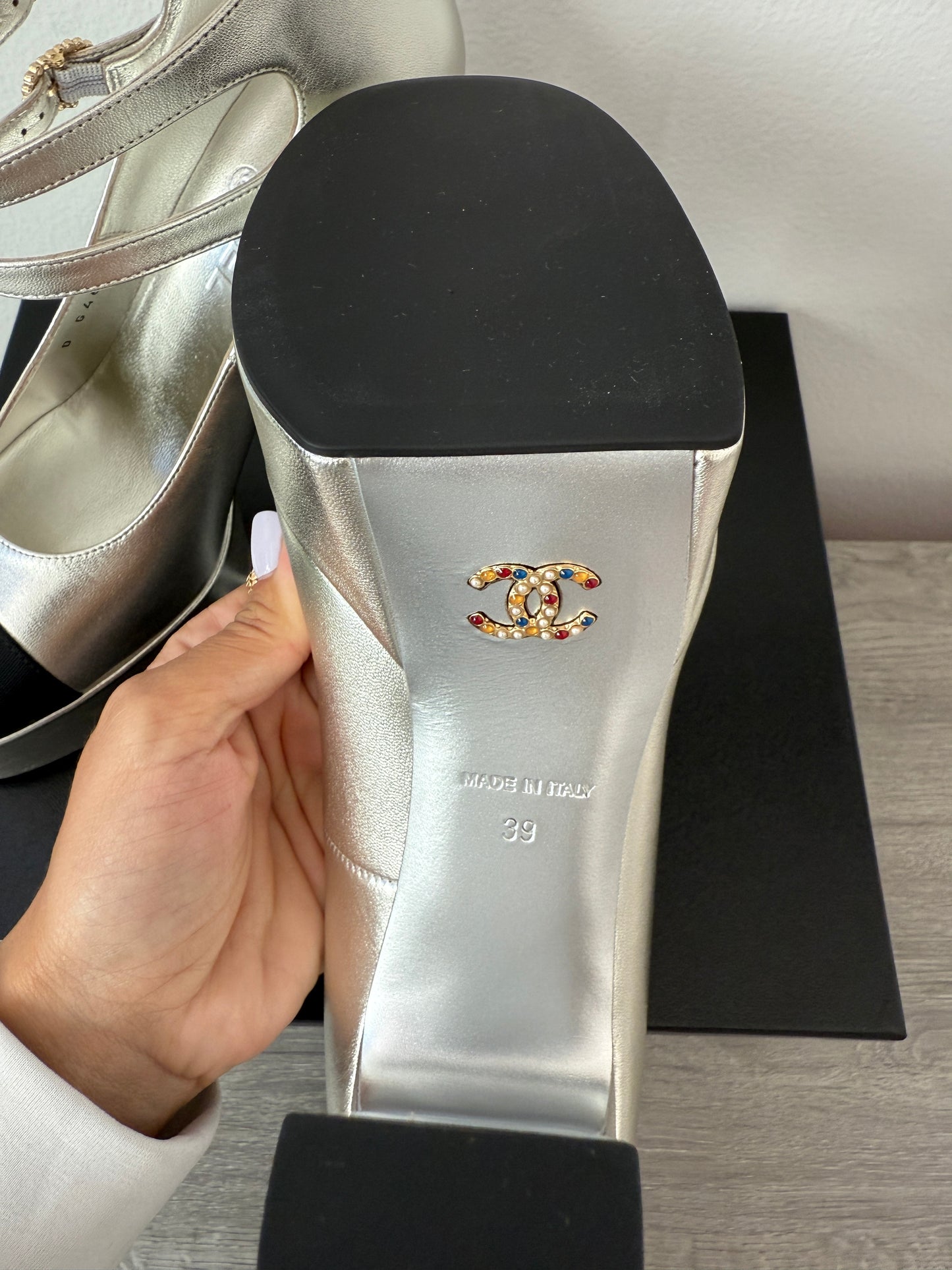 2025 CHANEL BLACK CC LOGO CAPTOE SILVER LEATHER MARYJANE HEELS PLATFORM PUPMS