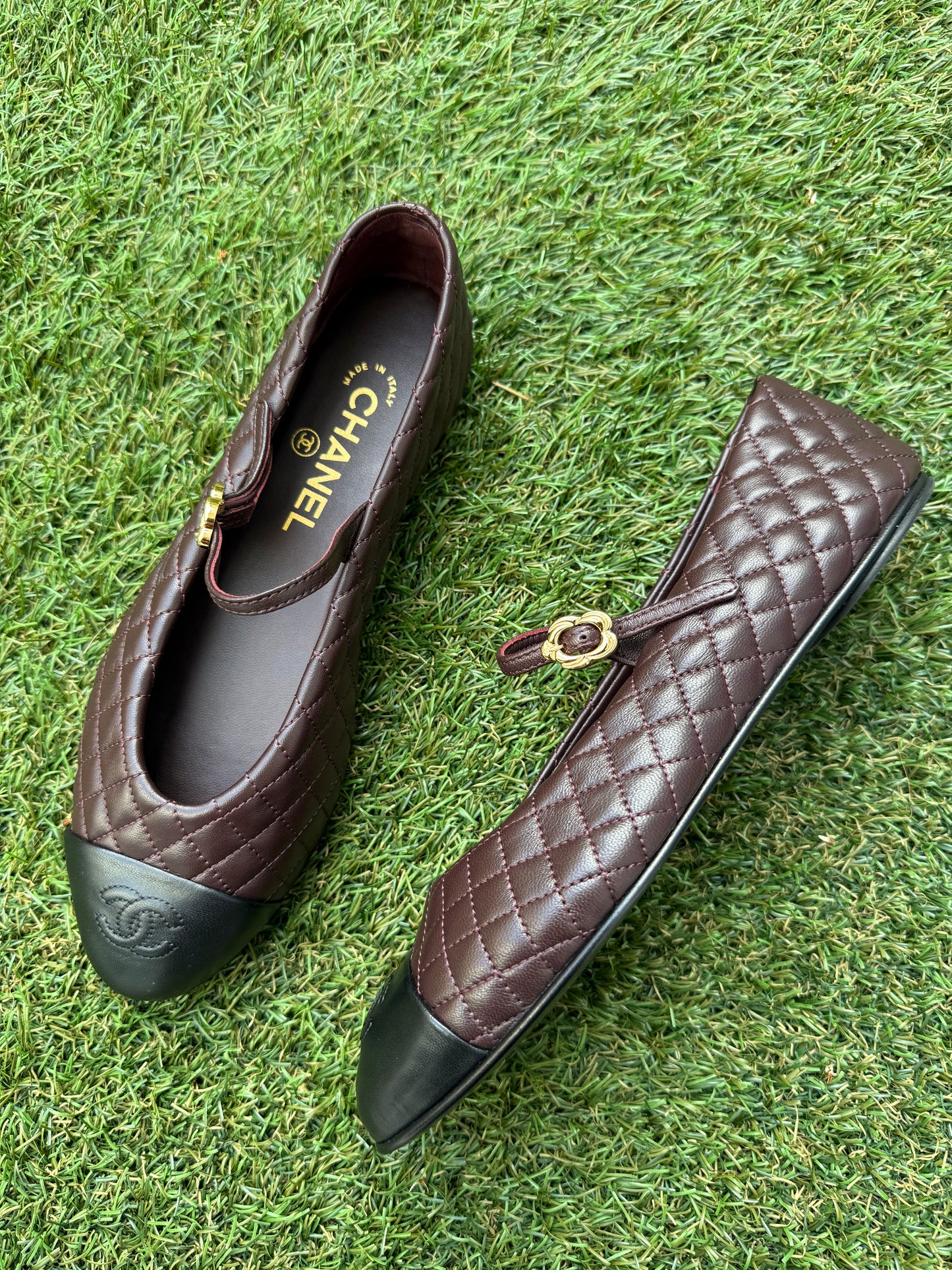 2025 CHANEL CC LOGO BURGUNDY BROWN LEATHER MARYJANE BALLET BALLERINA FLATS SHOES GOLD BUCKLE QUILTED CAP TOE