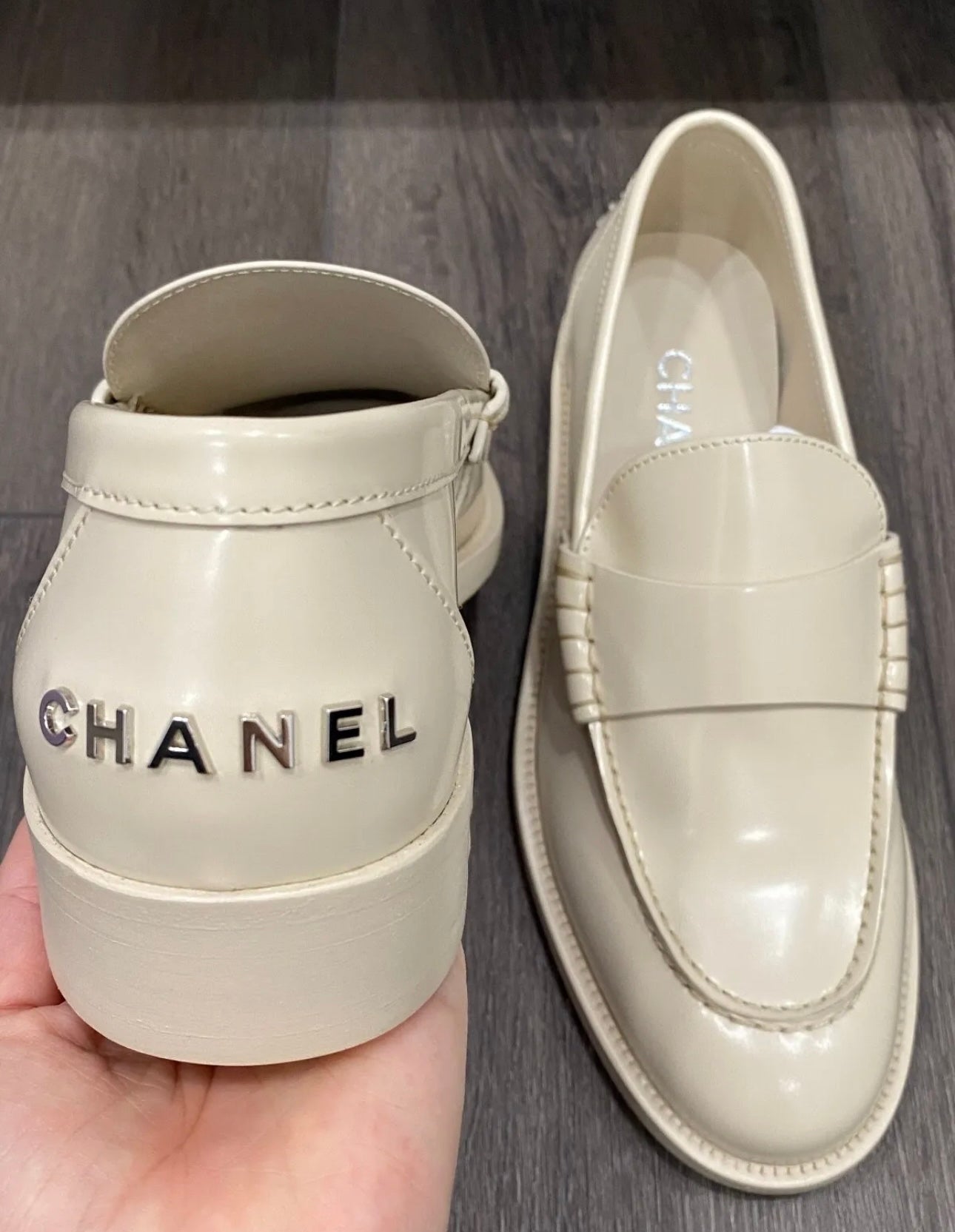 CHANEL IVORY SHINY LEATHER LOAFERS OXFORD SHOES