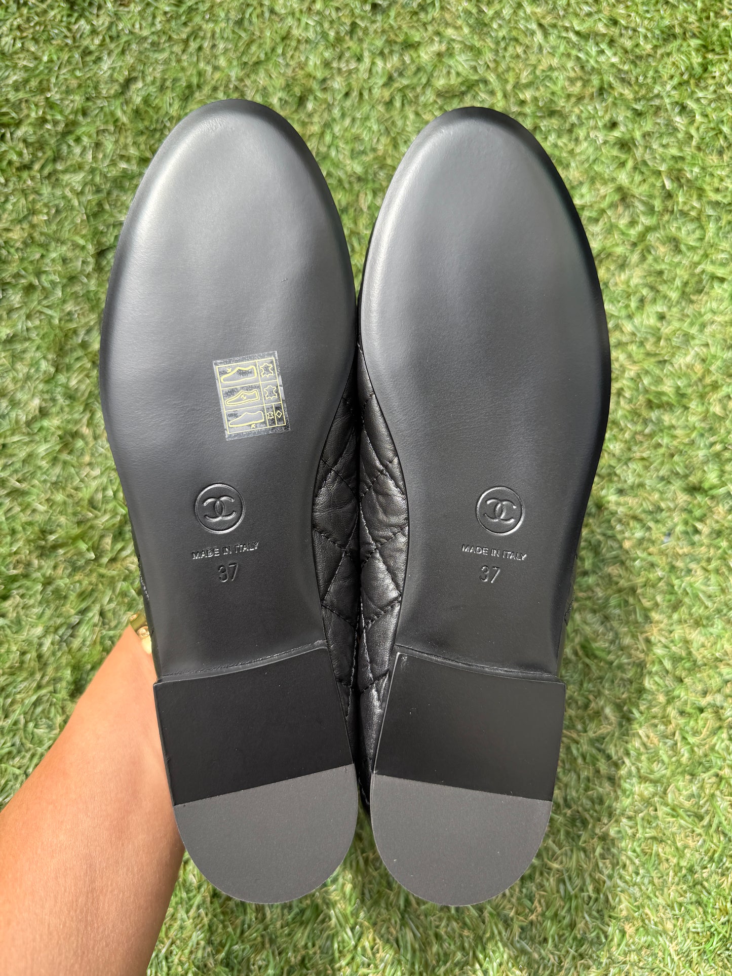 CHANEL CC LOGO BLACK QUILTED LEATHER BALLET BALLERINA FLATS SHOES CAP TOE