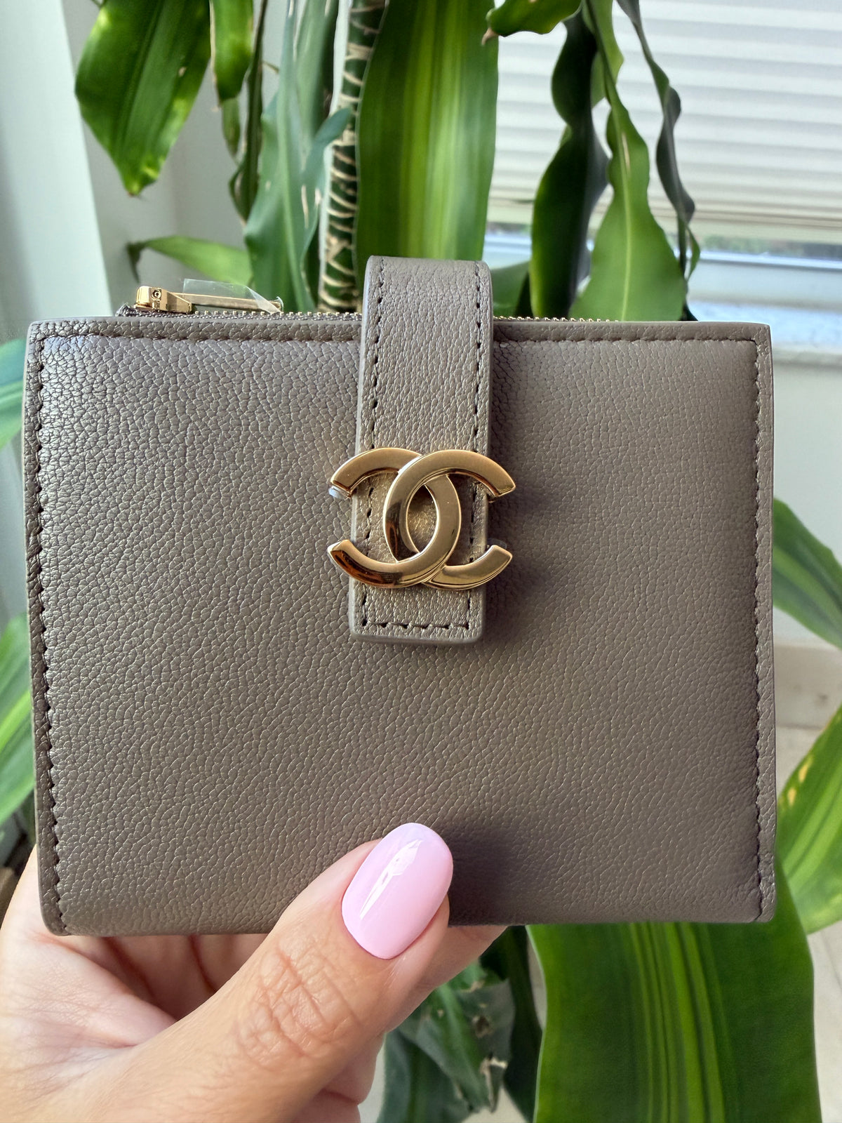 Chanel Metier’s d’Art 26A Bifold Dark Khaki Fonce Chèvre Leather Gold CC Logo Small Wallet Card Holder