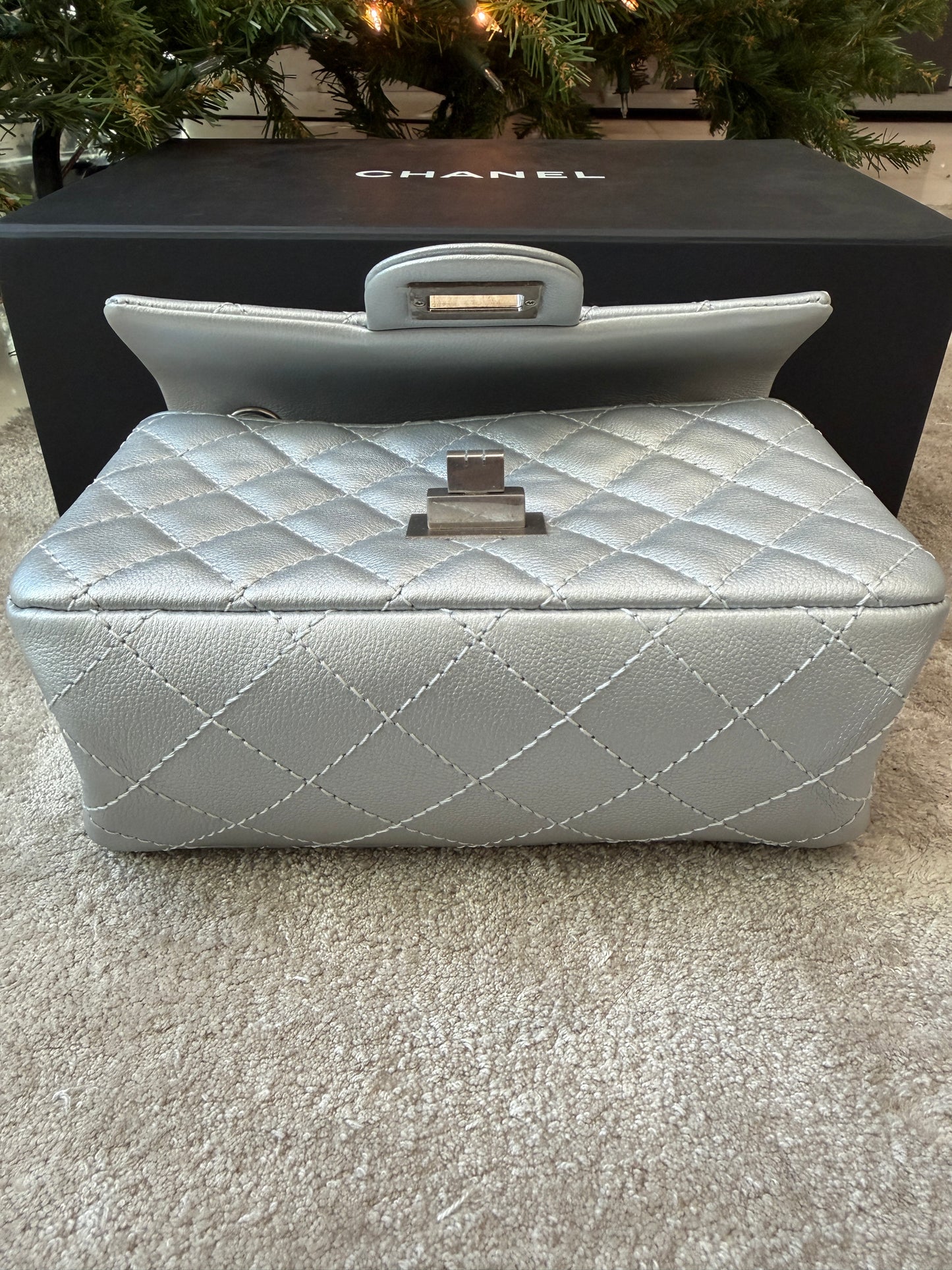 2021A CHANEL MINI REISSUE 2.55 METALLIC SILVER GOATSKIN LEATHER FLAP LEATHER BAG CHAIN CROSS BODY