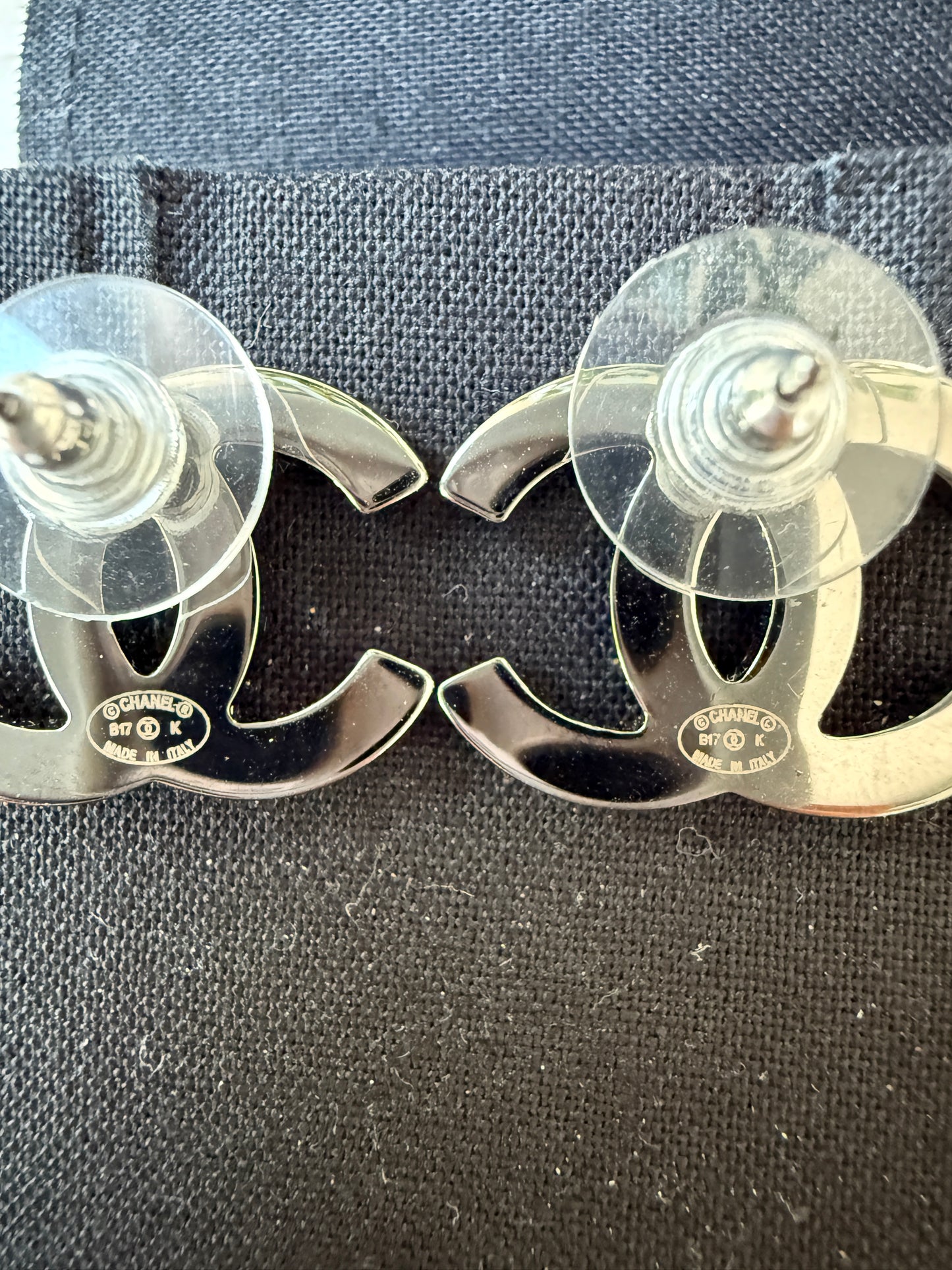 2017K CHANEL CLASSIC DARK SILVER RUTHENIUM GUNMETAL CC LOGO EARRINGS WHITE CRYSTALS STUDS