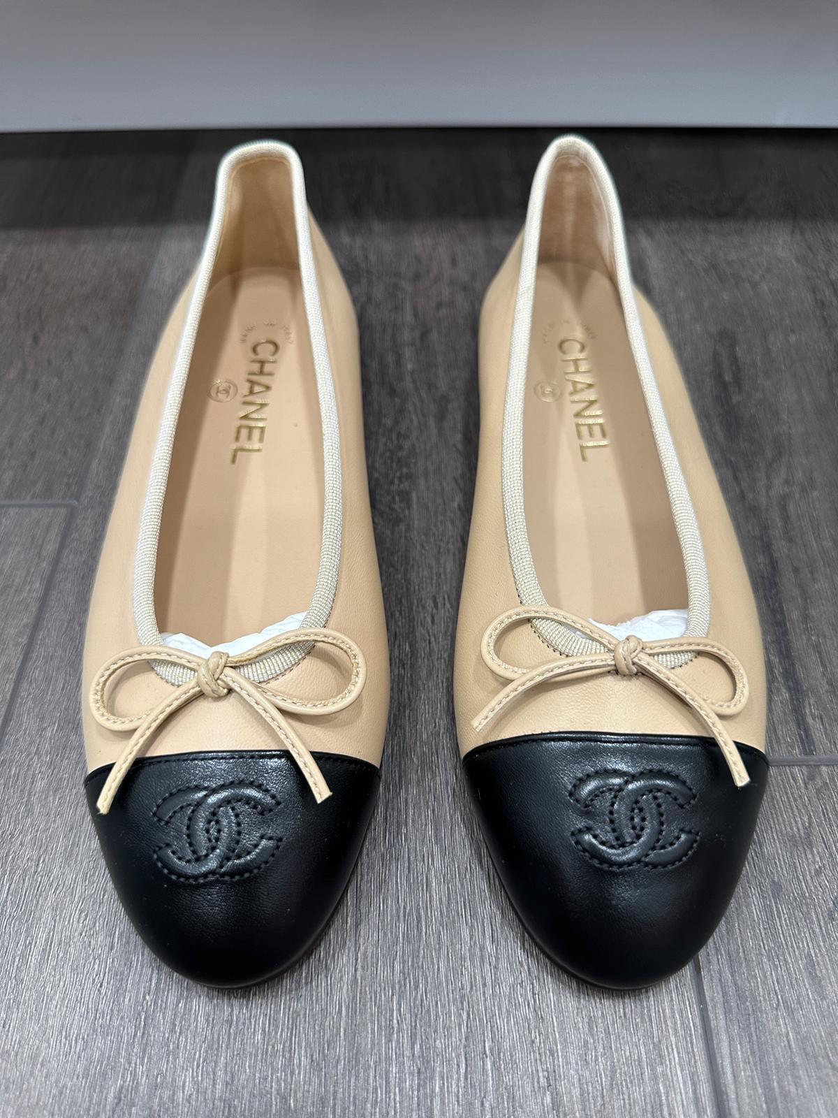 CHANEL CC LOGO BEIGE & BLACK LEATHER BALLET BALLERINA FLATS SHOES CLASSIC CAP TOE