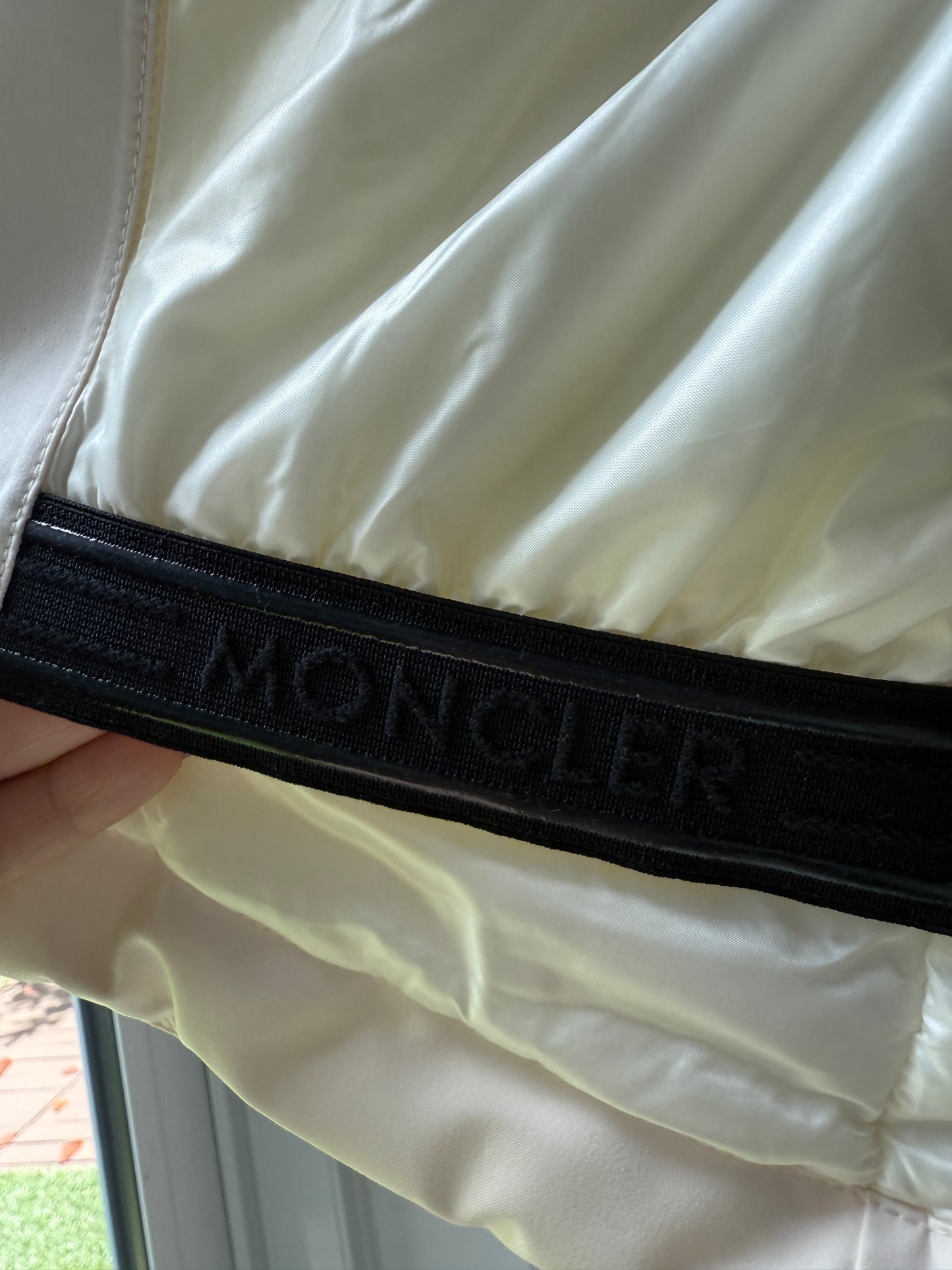 Moncler Grenoble Vizelle Off-White Ivory Lamb Detachable Fur Down Puffer Apres Ski Jacket Black Belted