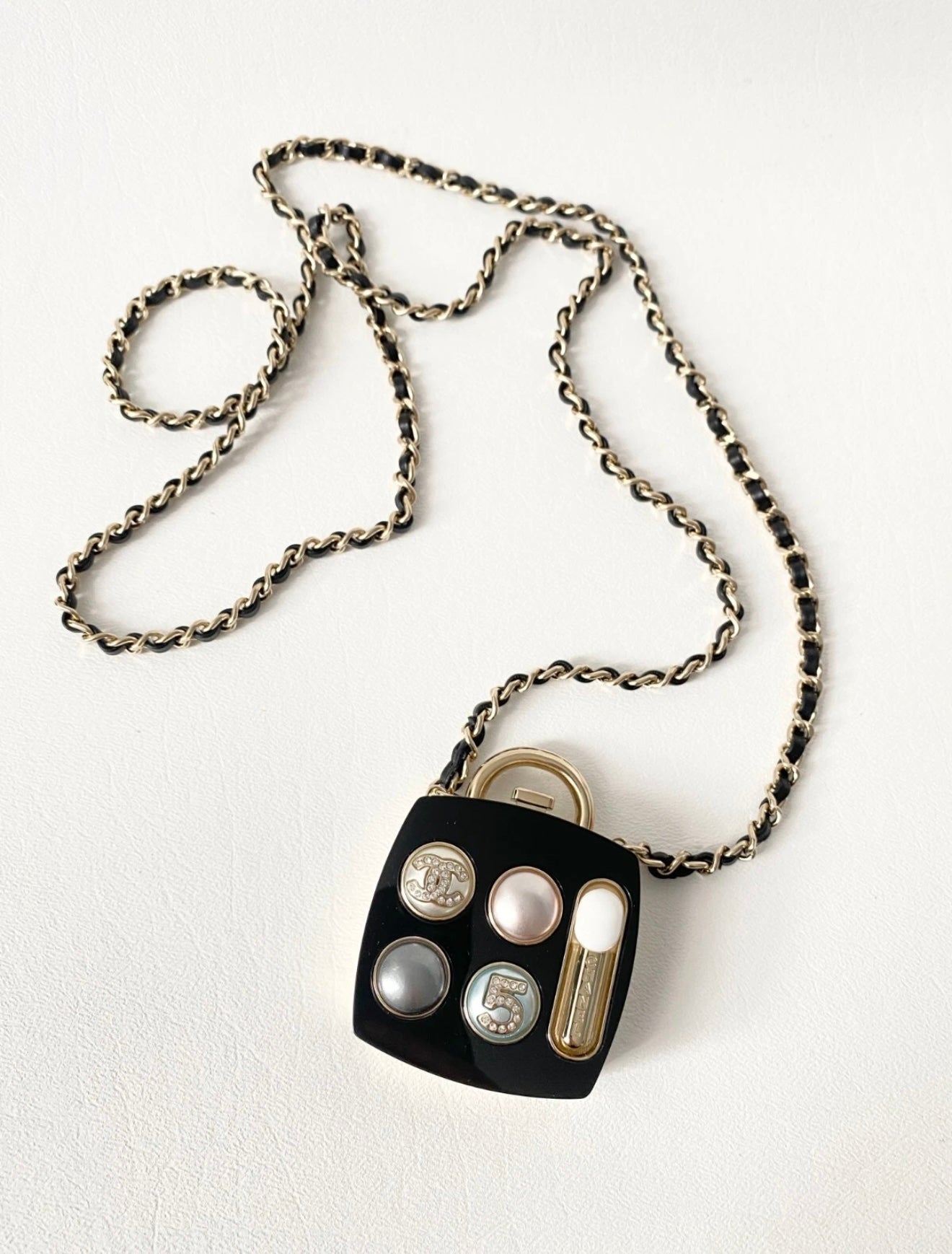 $3.5K CHANEL 2023S GOLD METAL & RESIN COMPACT POWDER COSMETIC PENDANT CHARM BLACK CHAIN NECKLACE