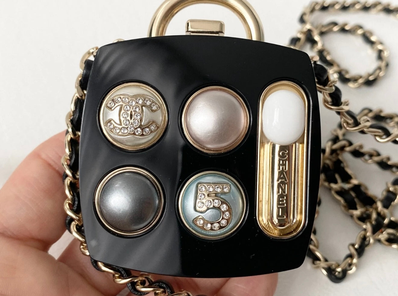 $3.5K CHANEL 2023S GOLD METAL & RESIN COMPACT POWDER COSMETIC PENDANT CHARM BLACK CHAIN NECKLACE