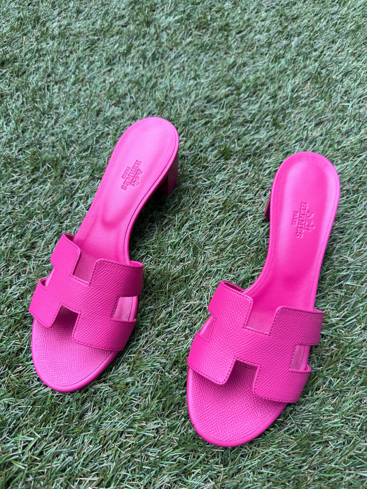 Hermes Oasis Rose Bougainvillier Fuchsia Pink Epsom Calfskin Sandals Slides Mules