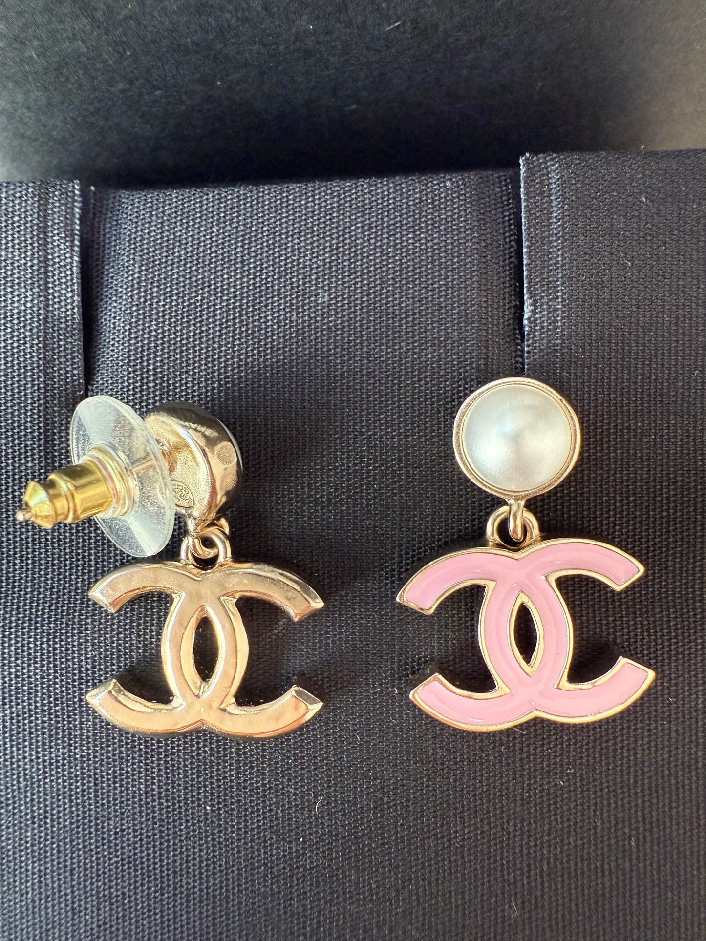 Chanel 25P CC Logo Pink Metal Resin Gold Tone Stud Pearl Pendant Earrings Small