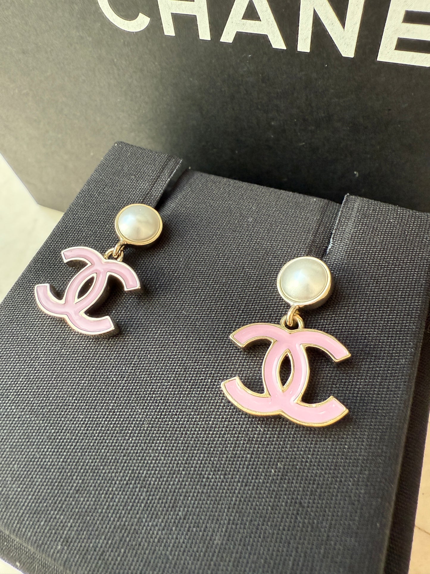 Chanel 25P CC Logo Pink Metal Resin Gold Tone Stud Pearl Pendant Earrings Small