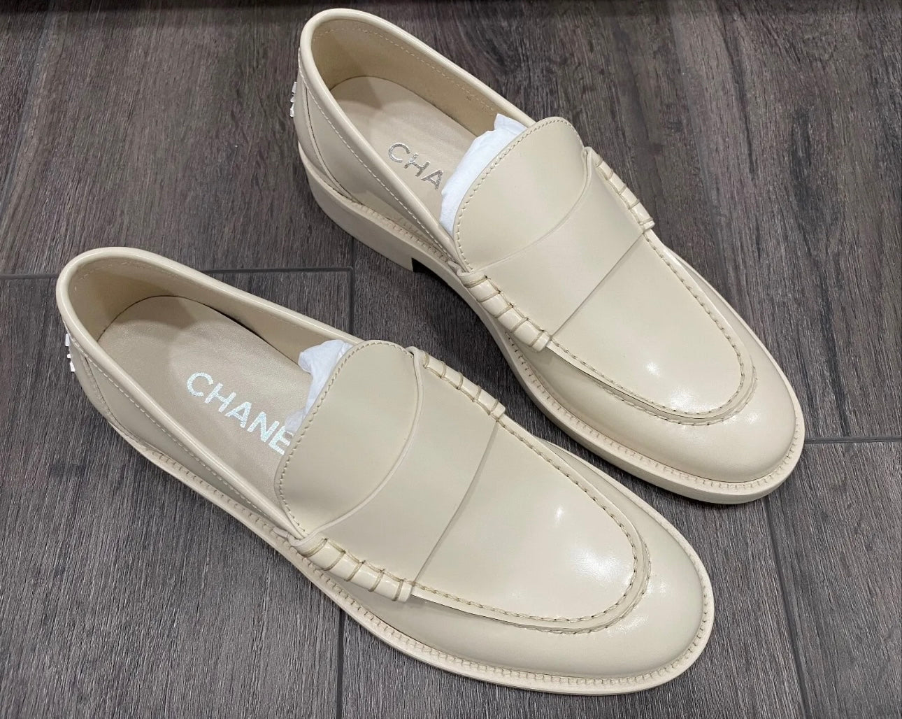 CHANEL IVORY SHINY LEATHER LOAFERS OXFORD SHOES