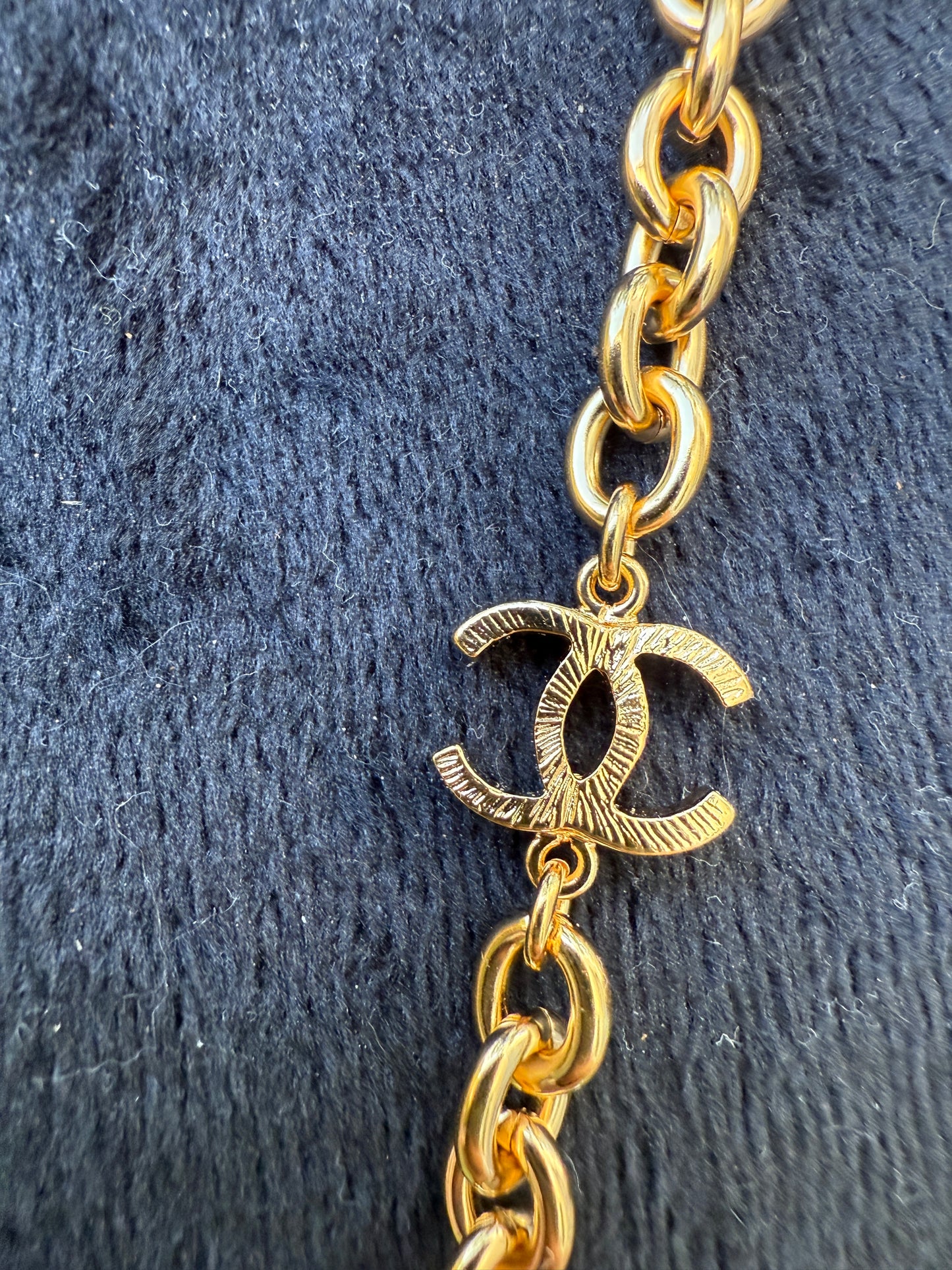 CHANEL 22A GOLD TONE LARGE CC LOGO PENDANT LION PEARL DROP CHARM CHAIN NECKLACE RUNWAY