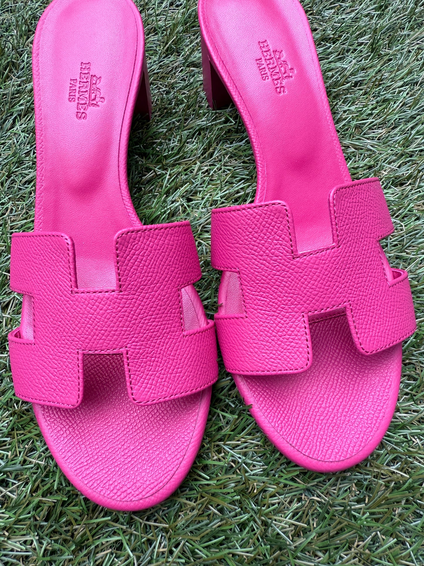 Hermes Oasis Rose Bougainvillier Fuchsia Pink Epsom Calfskin Sandals Slides Mules