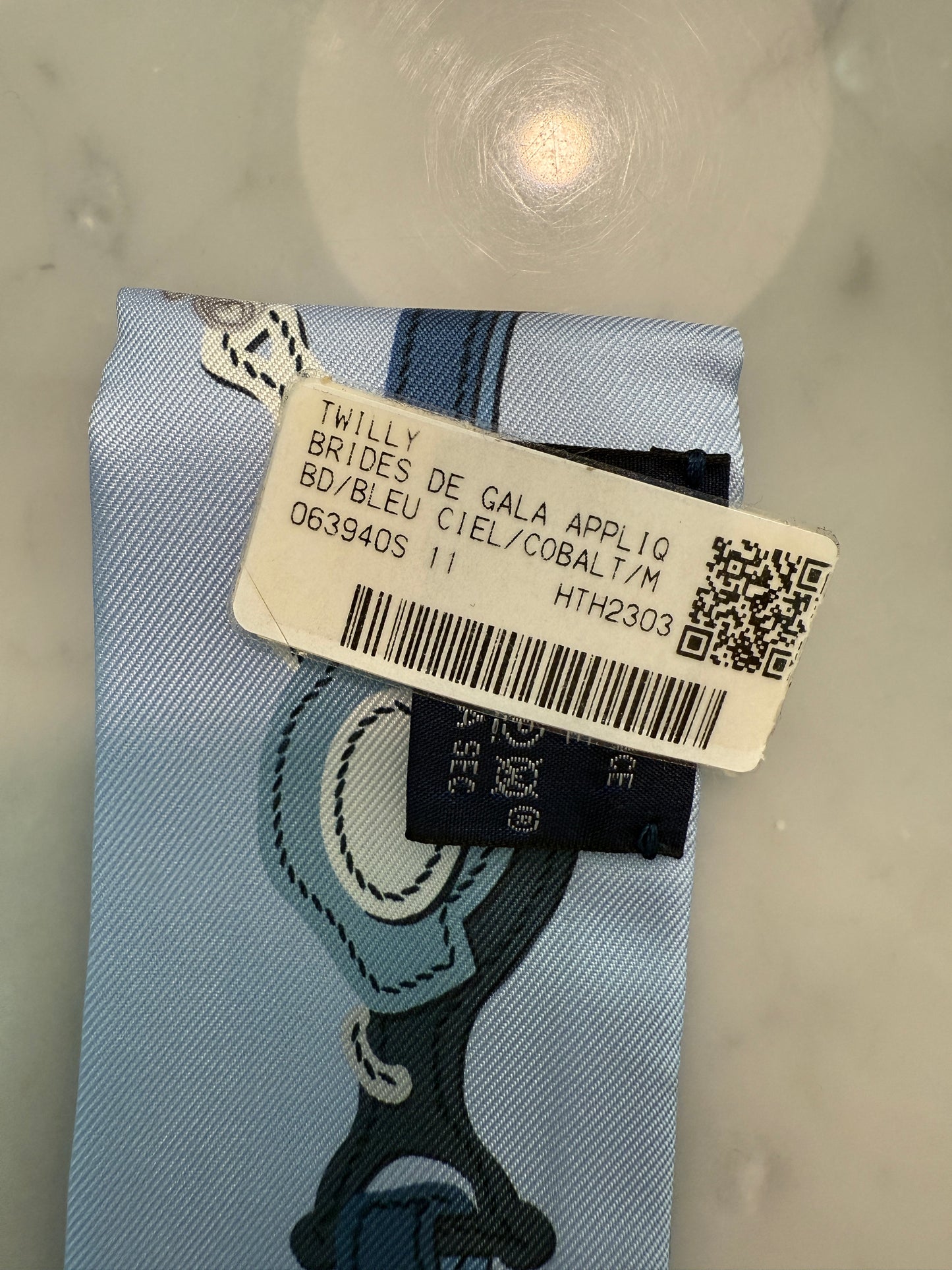 HERMES SILK BRIDES DE GALA APPLIQ BLEU CIEL COBALT M TWILLY WRAP ONE