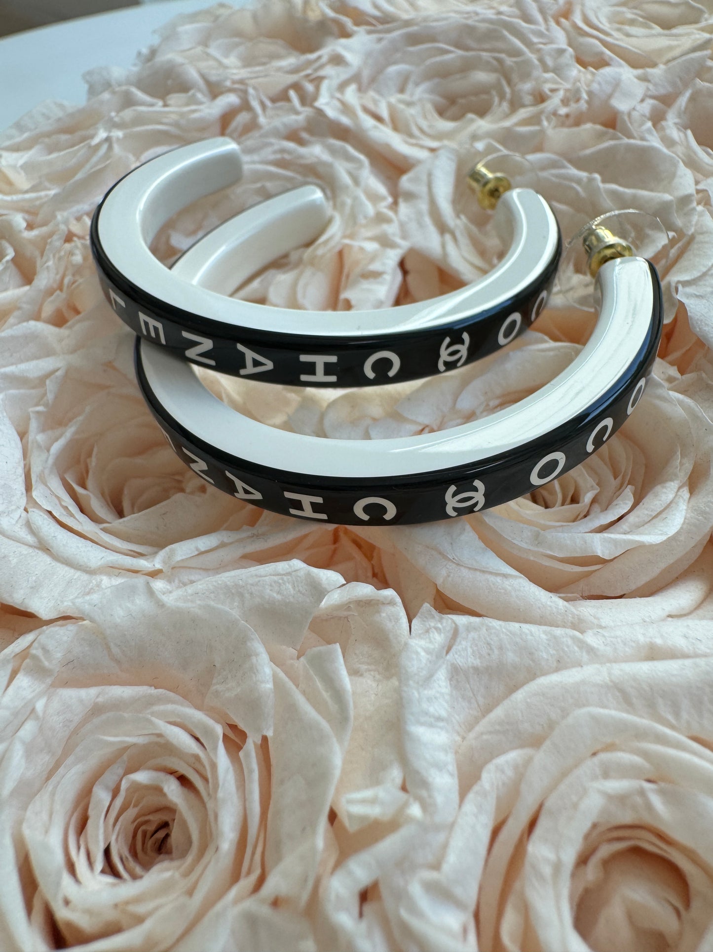 22S CHANEL BLACK WHITE RESIN CC LOGO LARGE XL HOOP HOOPS EARRINGS