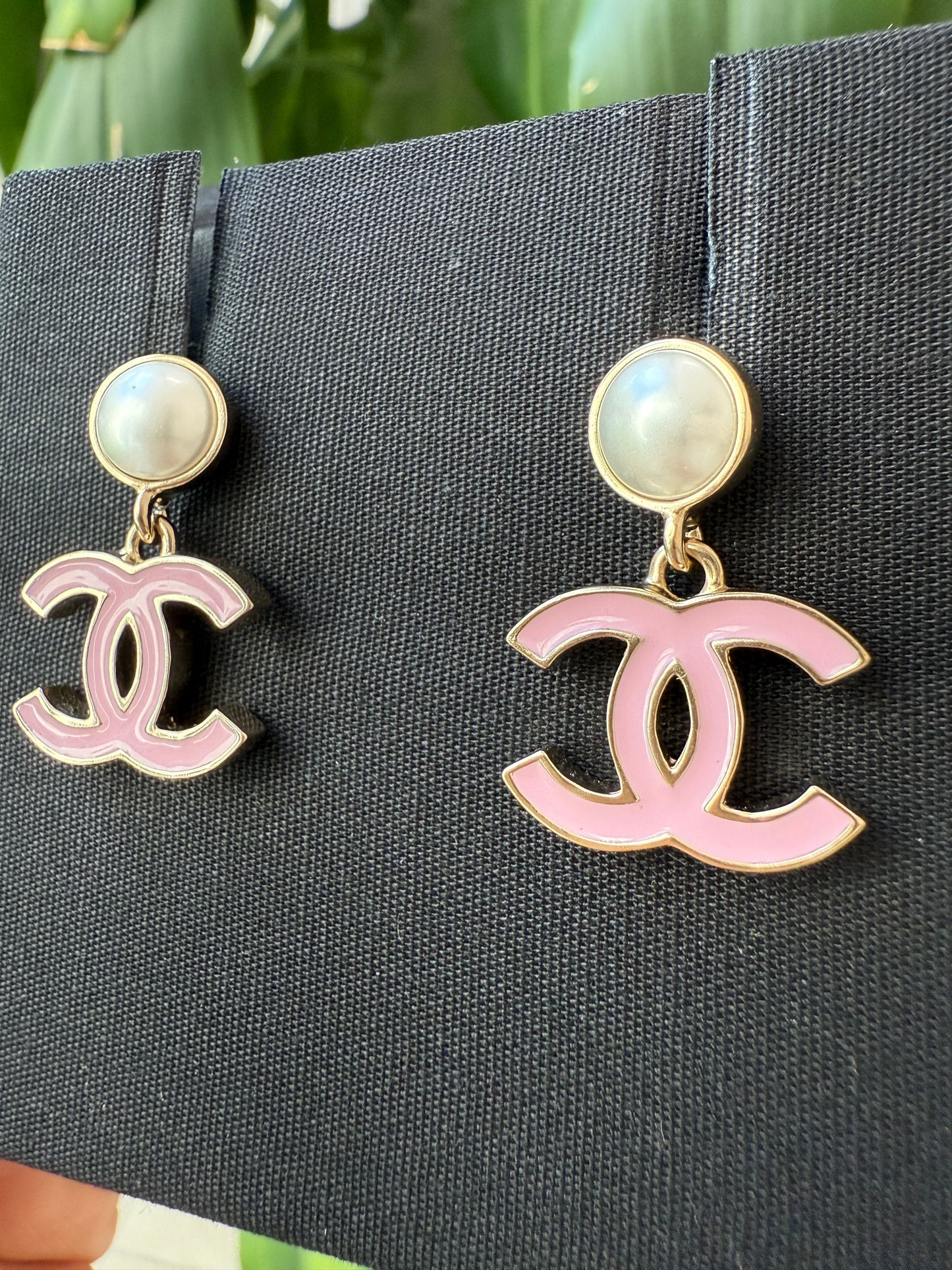 Chanel 25P CC Logo Pink Metal Resin Gold Tone Stud Pearl Pendant Earrings Small