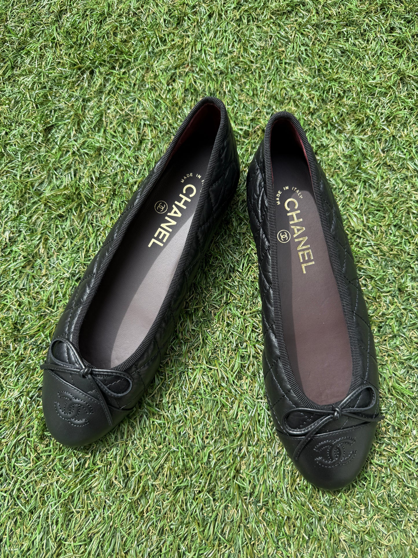 CHANEL CC LOGO BLACK QUILTED LEATHER BALLET BALLERINA FLATS SHOES CAP TOE