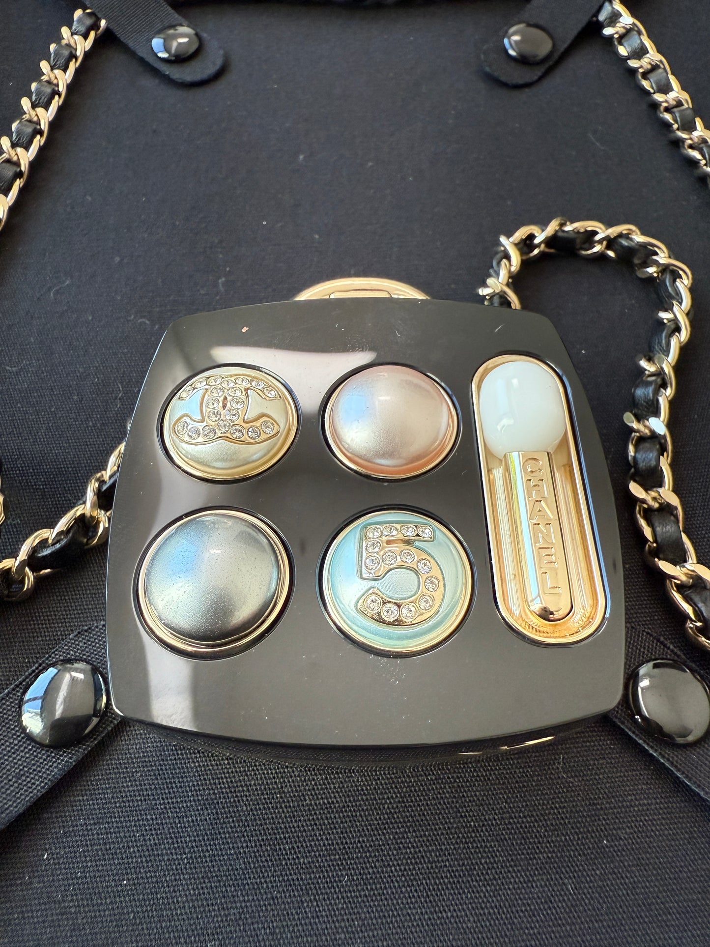 $3.5K CHANEL 2023S GOLD METAL & RESIN COMPACT POWDER COSMETIC PENDANT CHARM BLACK CHAIN NECKLACE